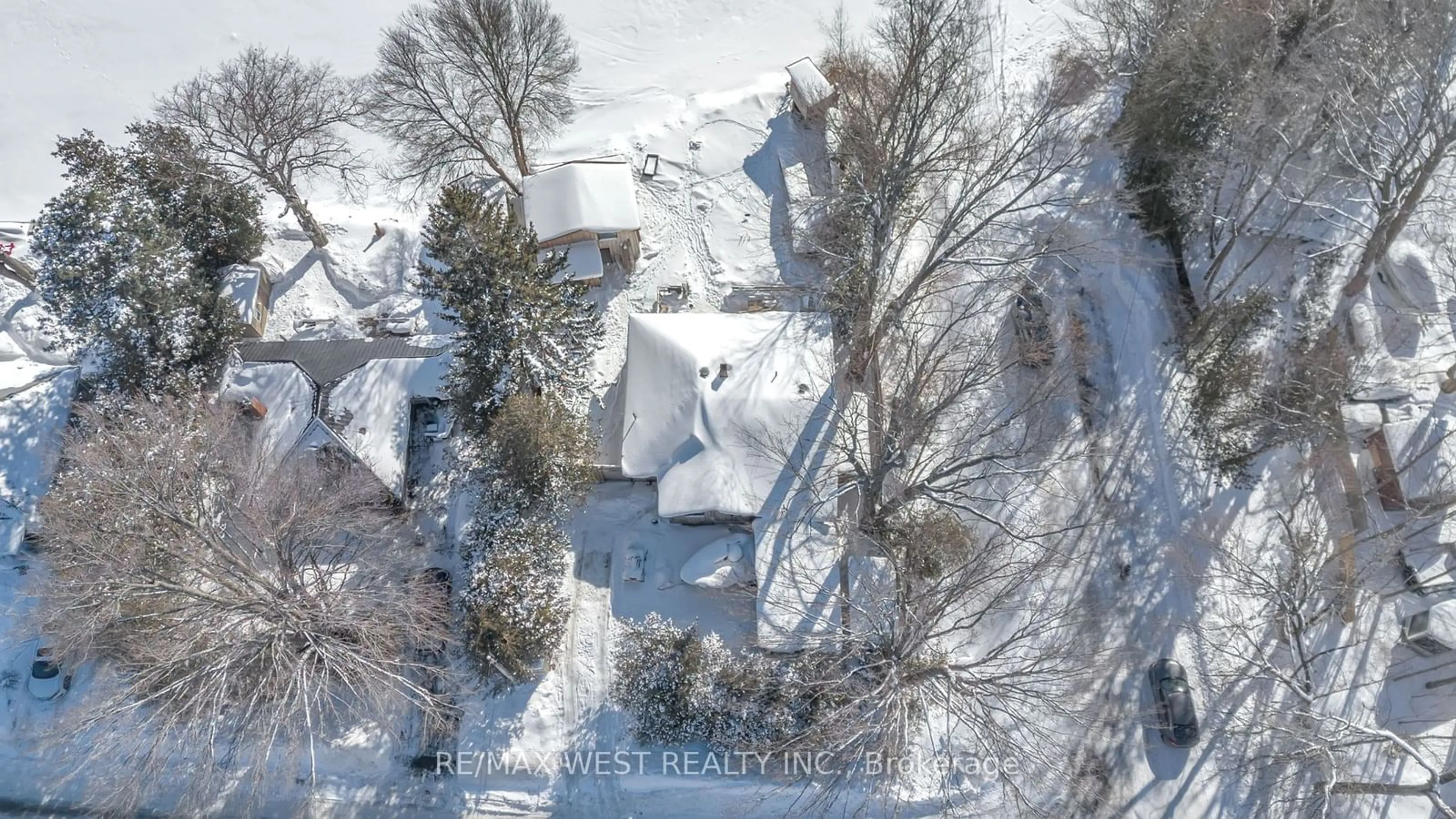 A pic from outside/outdoor area/front of a property/back of a property/a pic from drone, street for 4709 Anderson Ave, Ramara Ontario L3V 6H7