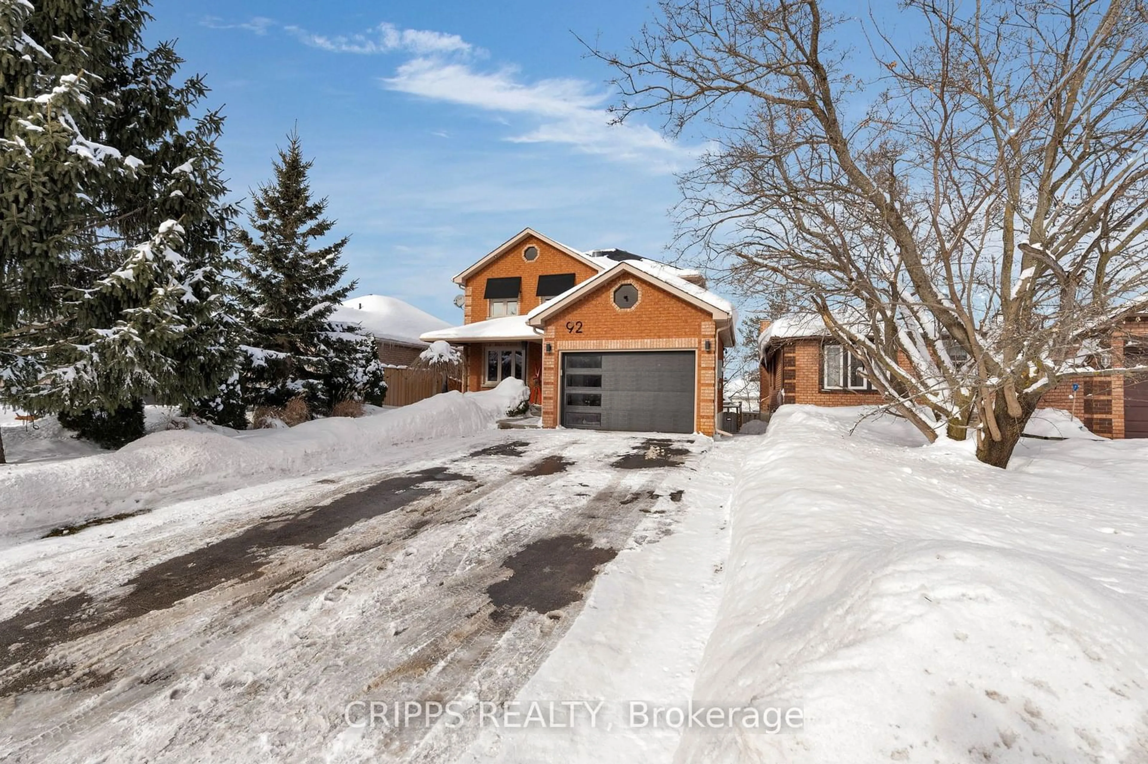 A pic from outside/outdoor area/front of a property/back of a property/a pic from drone, street for 92 Irwin Dr, Barrie Ontario L4N 7A8