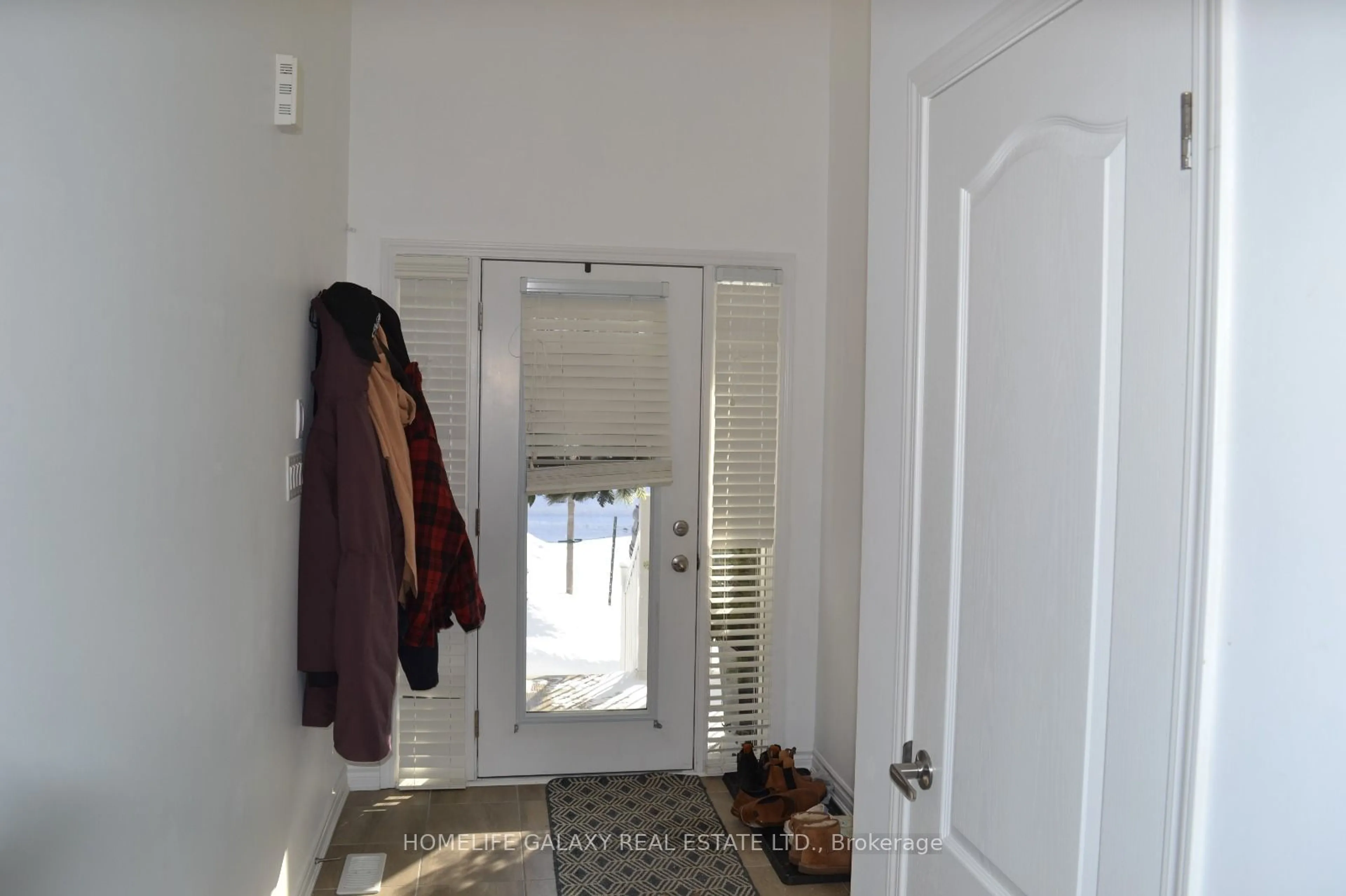 Indoor entryway for 13 Hills Thistle Dr, Wasaga Beach Ontario L9Z 0J2