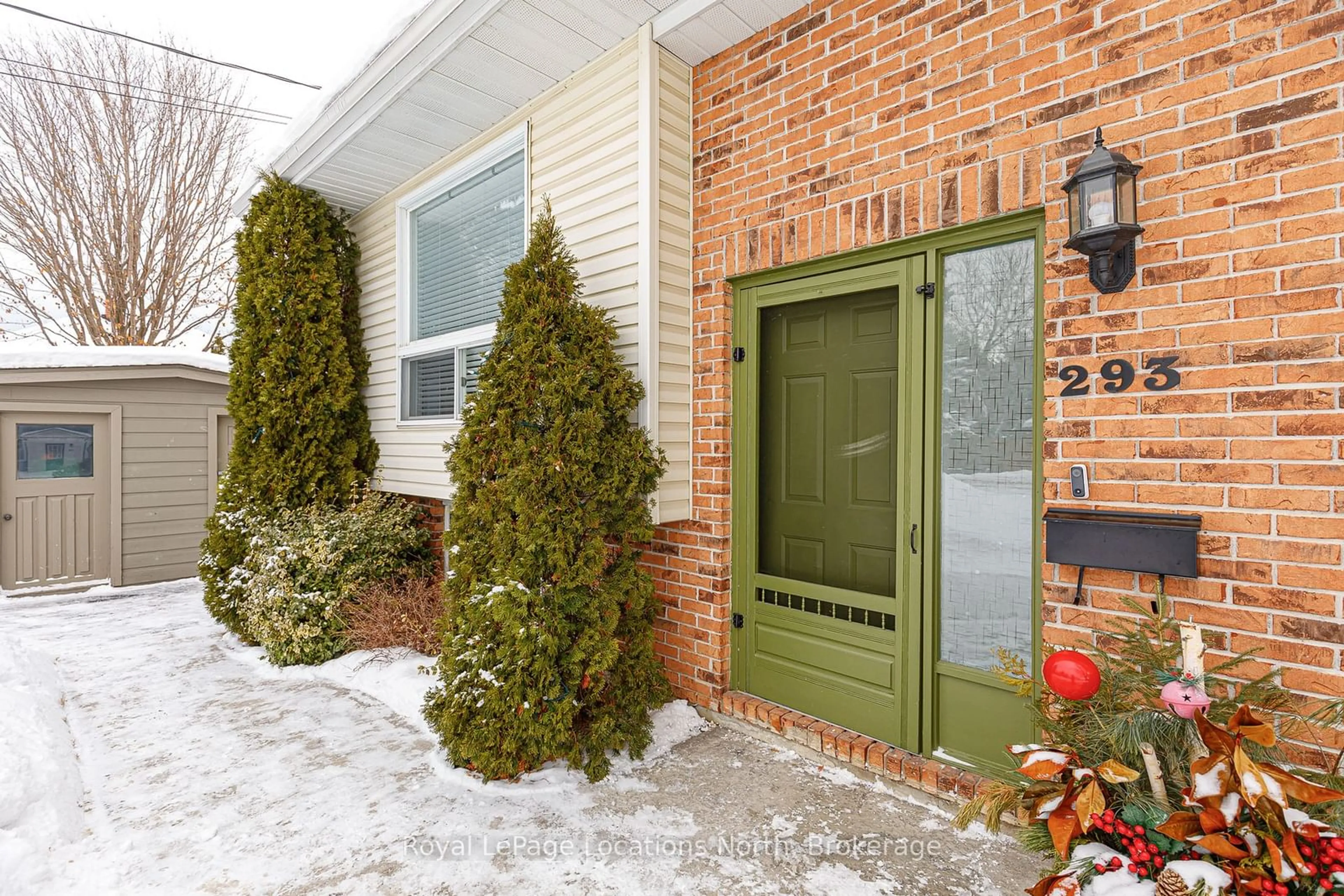 Indoor entryway for 293 Robinson St, Collingwood Ontario L9Y 3M4