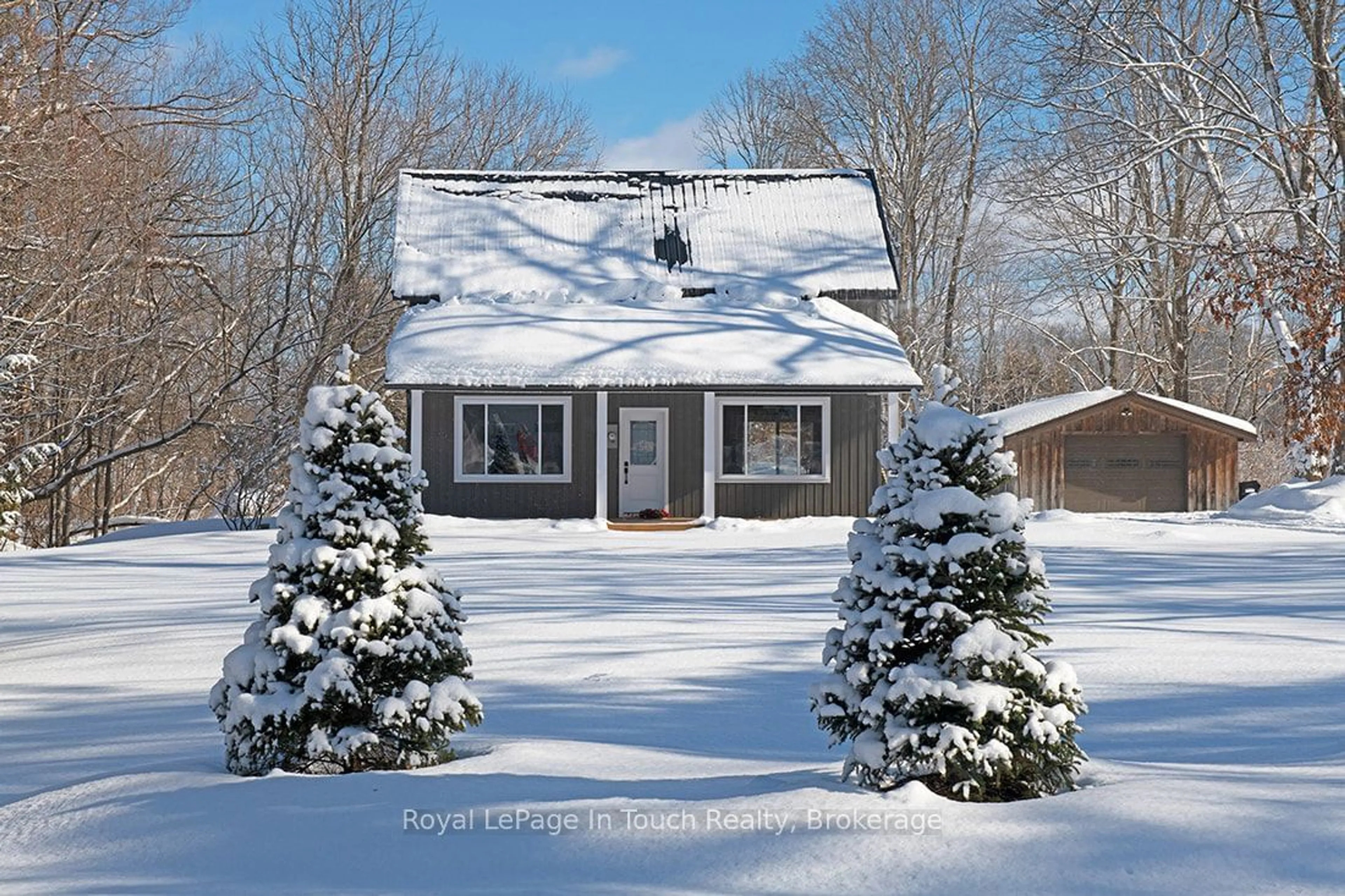 Home with vinyl exterior material, street for 3010 MATCHEDASH St, Severn Ontario L0K 2C0