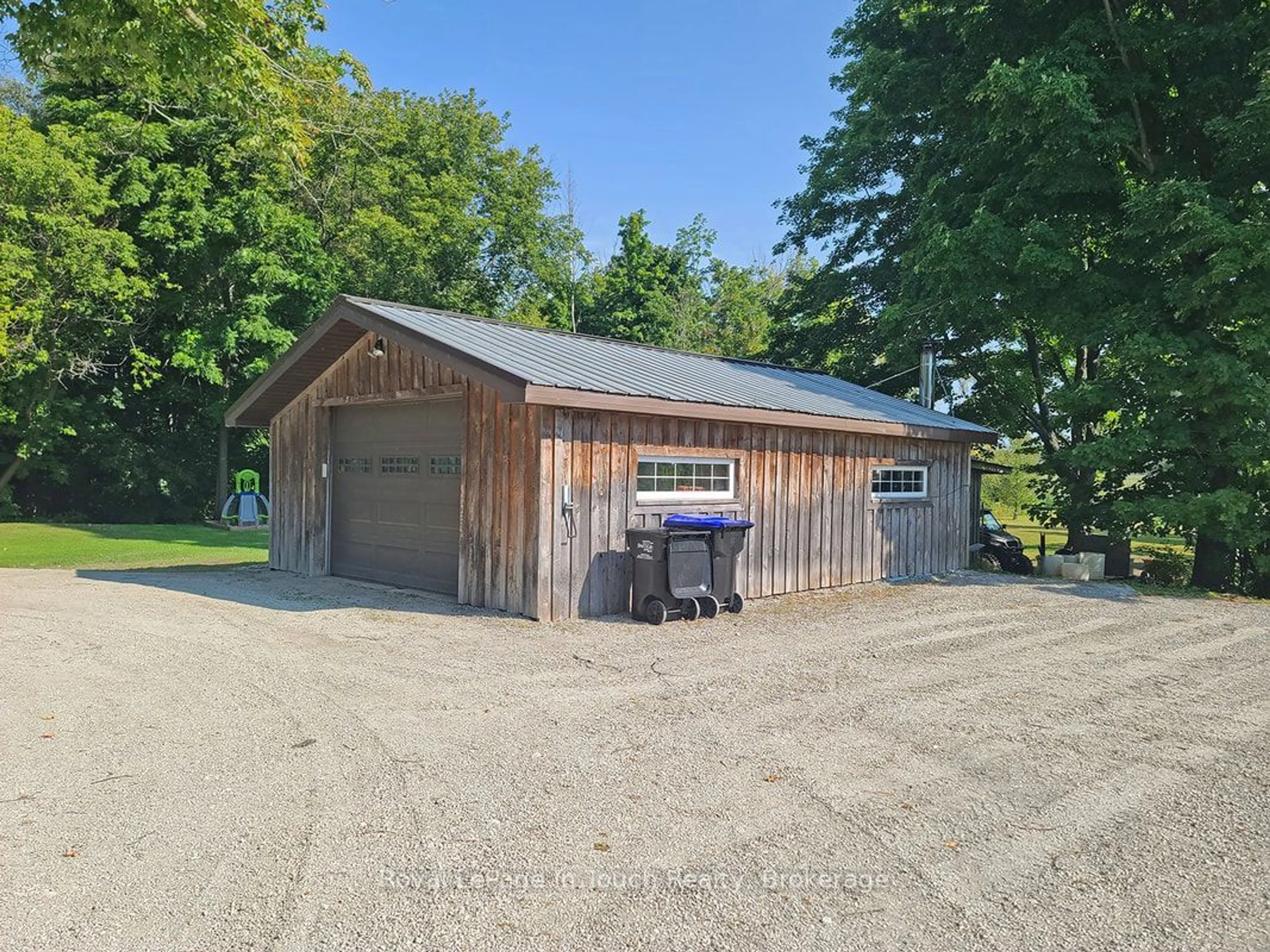 Indoor garage for 3010 MATCHEDASH St, Severn Ontario L0K 2C0