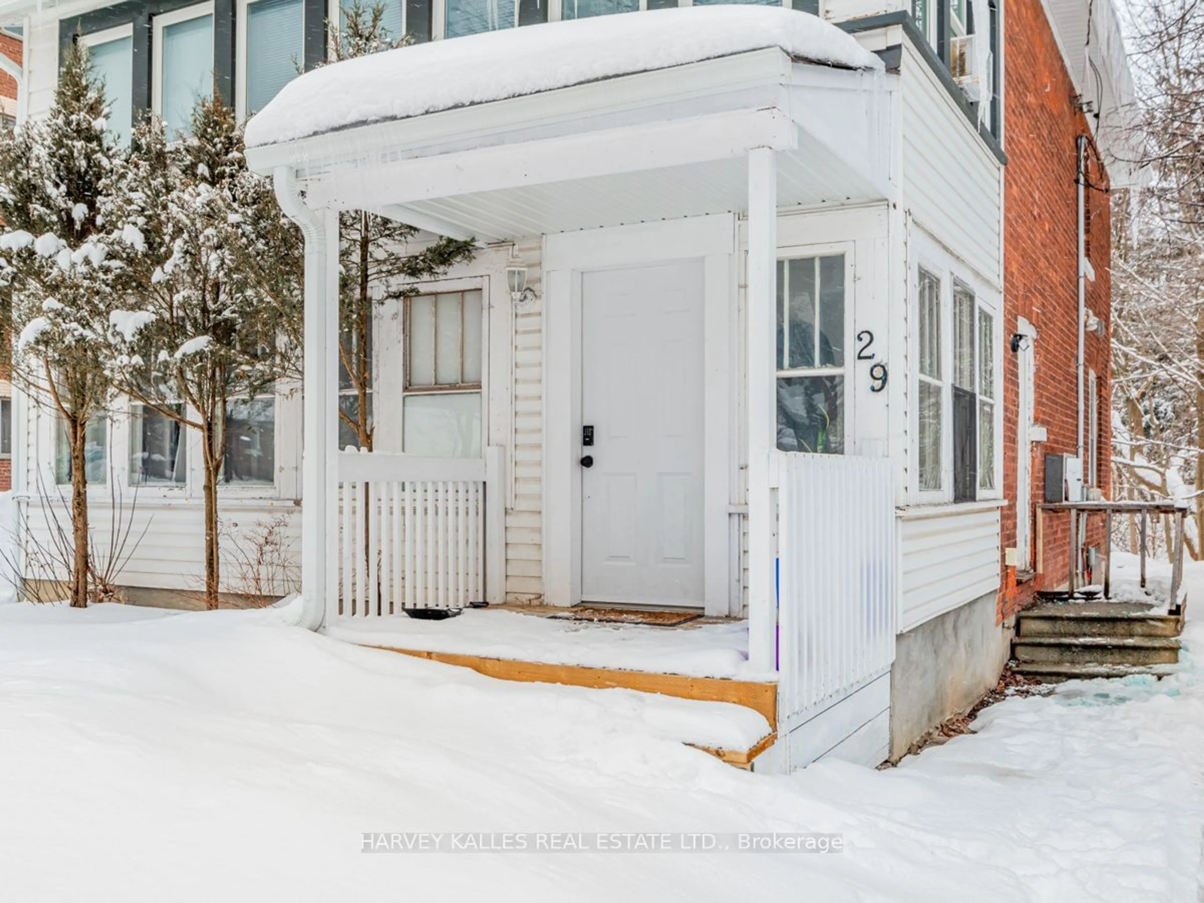 Indoor entryway for 29 Peel St, Barrie Ontario L4M 3K9