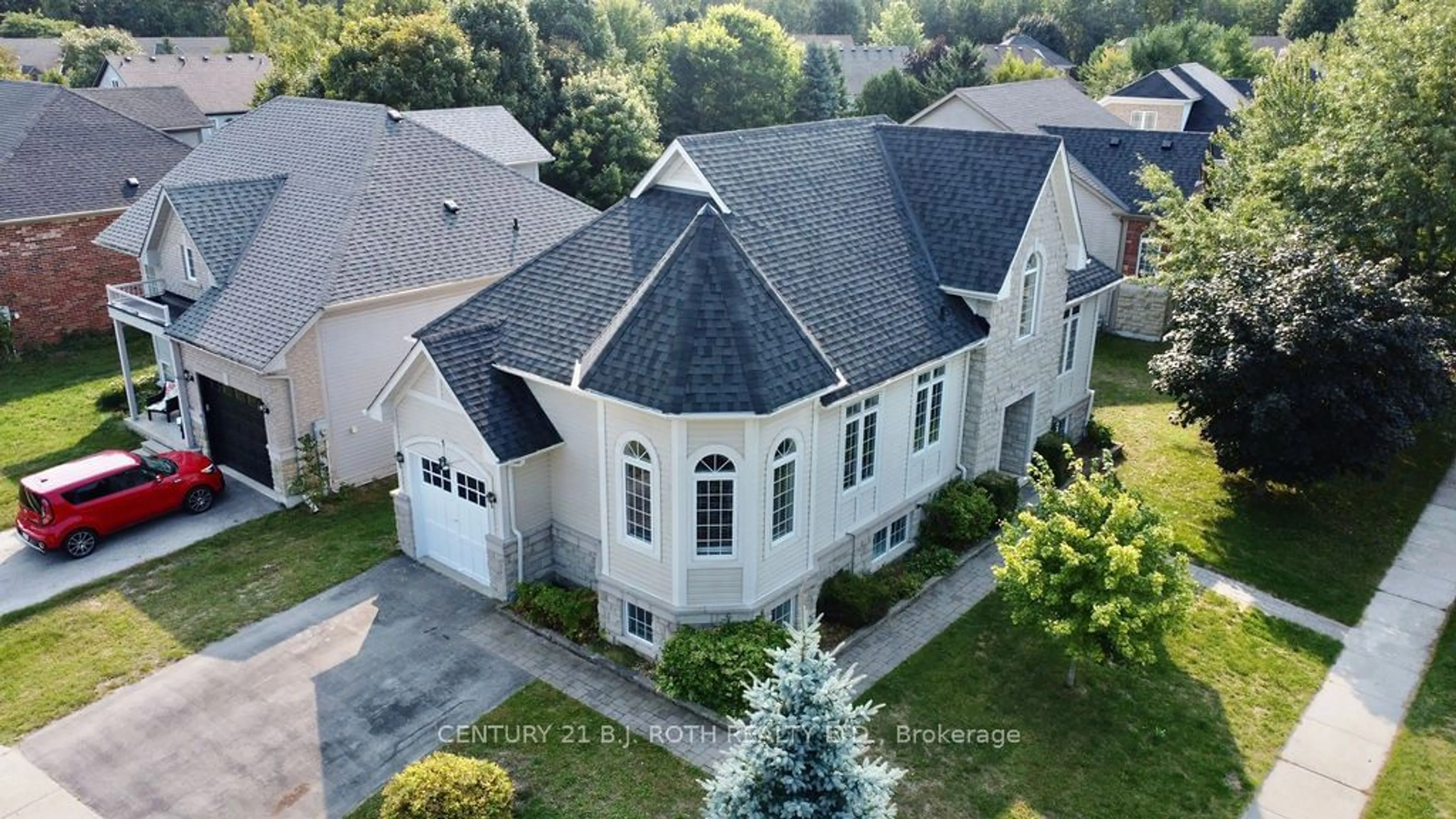 A pic from outside/outdoor area/front of a property/back of a property/a pic from drone, unknown for 1 Cardinal Way, Wasaga Beach Ontario L9Z 3B6