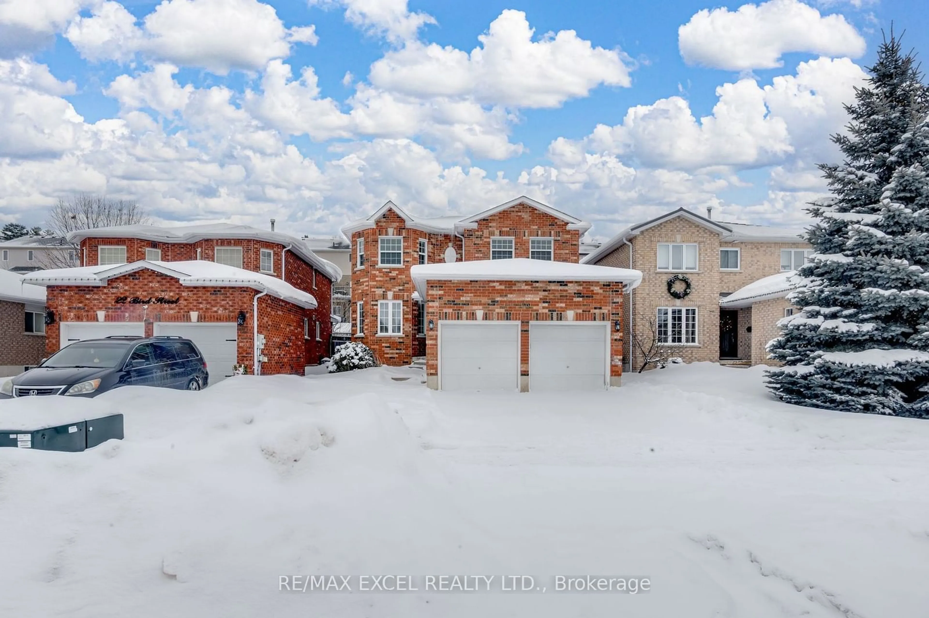 A pic from outside/outdoor area/front of a property/back of a property/a pic from drone, street for 20 Bird St, Barrie Ontario L4N 0X4