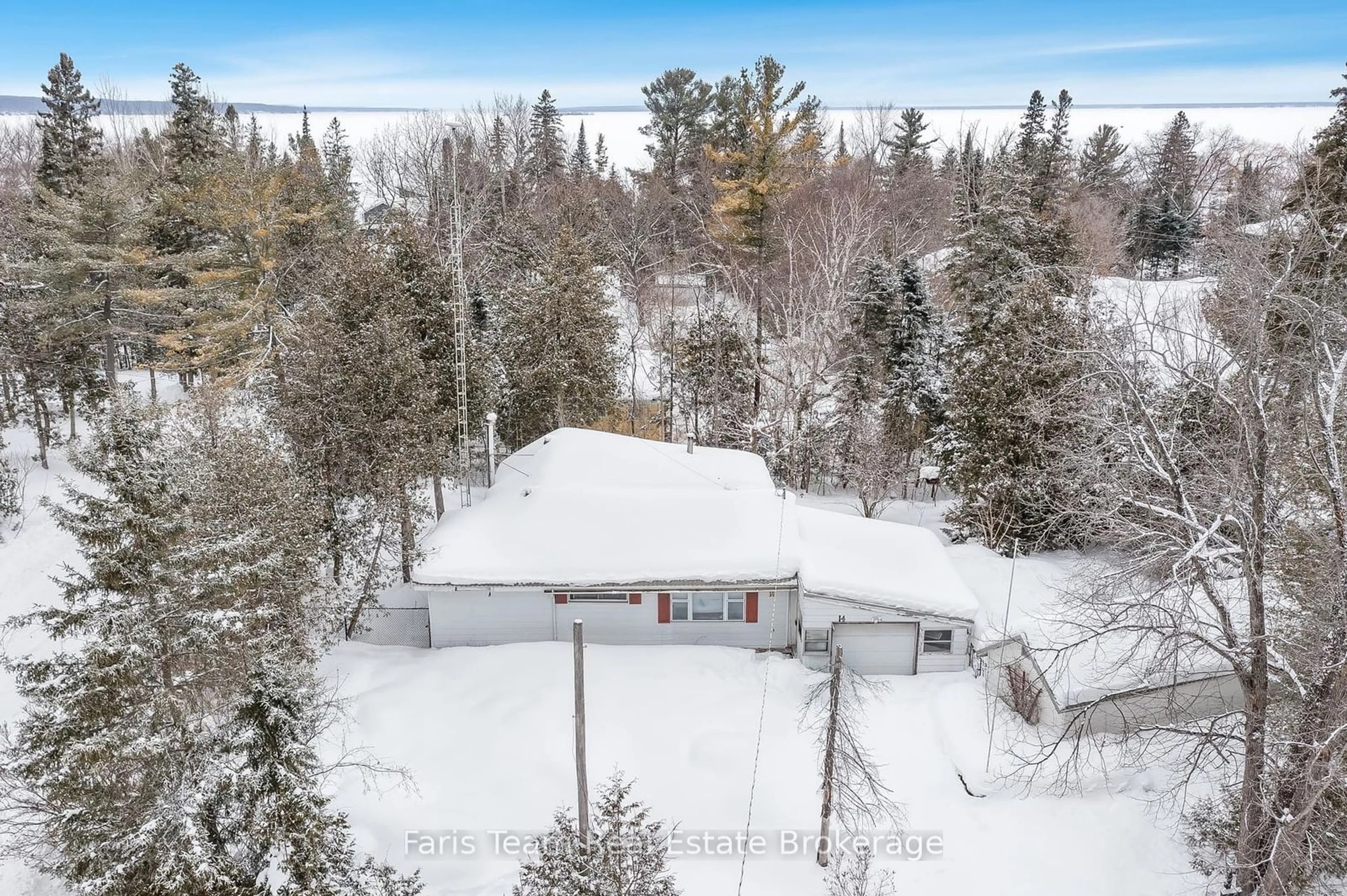 A pic from outside/outdoor area/front of a property/back of a property/a pic from drone, unknown for 14 Earldom Blvd, Tay Ontario L0K 1R0