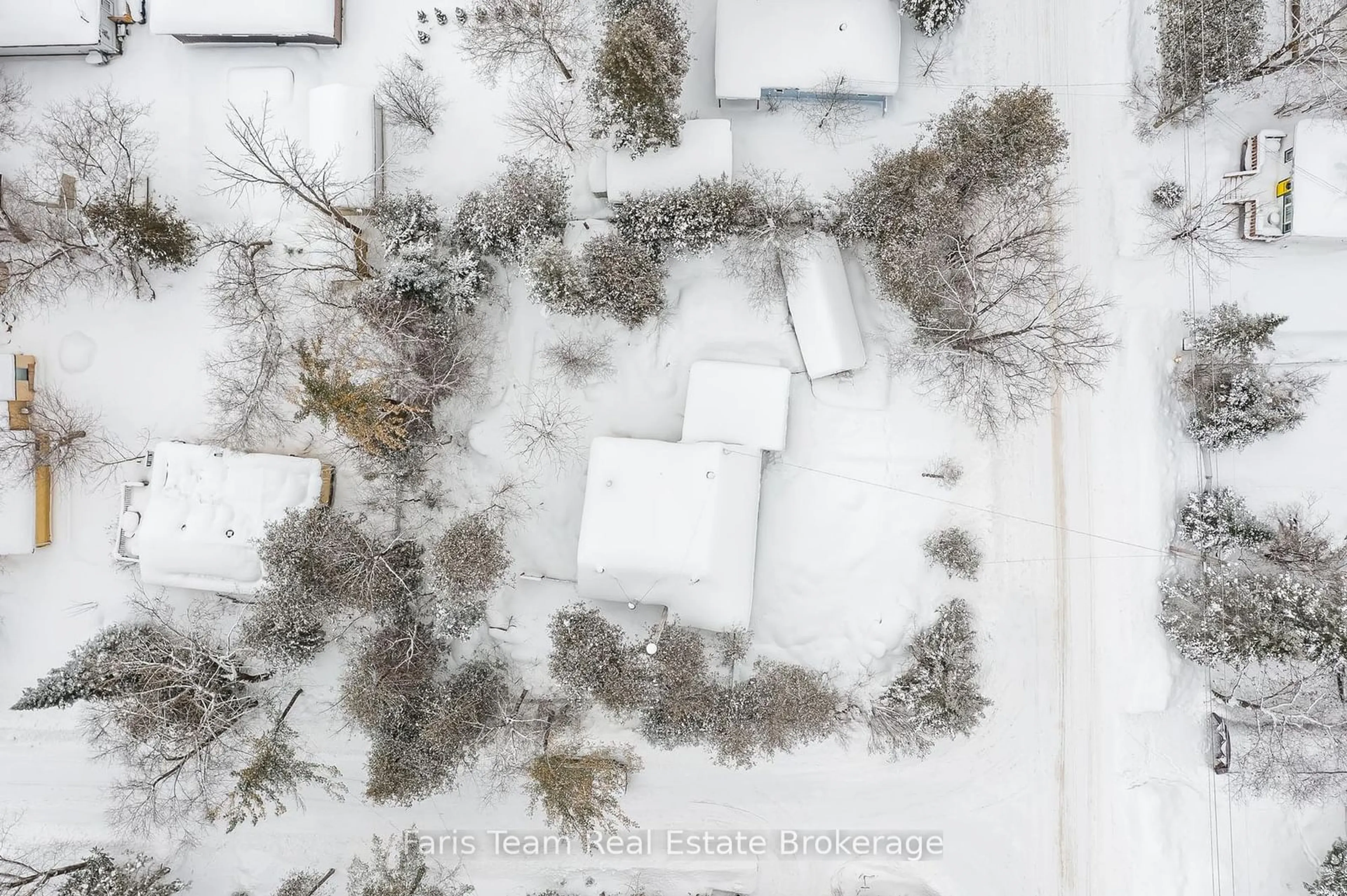 A pic from outside/outdoor area/front of a property/back of a property/a pic from drone, unknown for 14 Earldom Blvd, Tay Ontario L0K 1R0