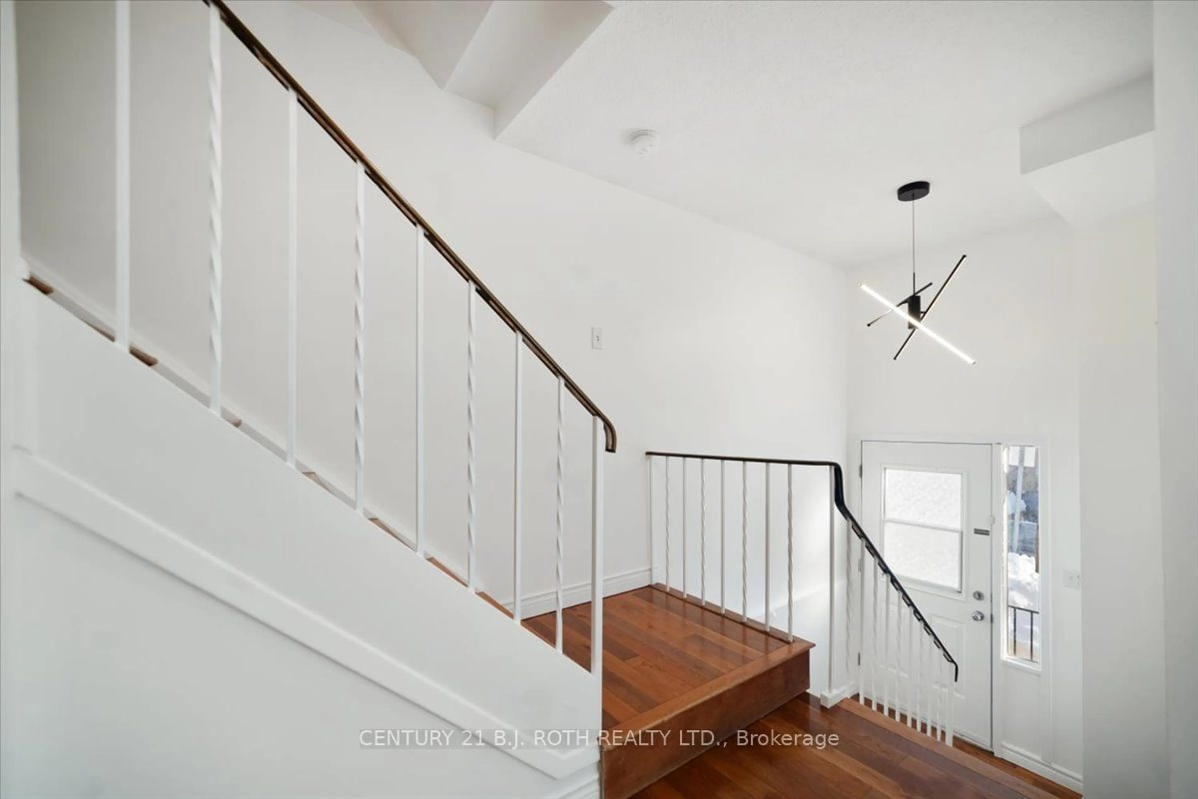 Stairs for 1095 MISSISSAGA St #152, Orillia Ontario L3V 6W7