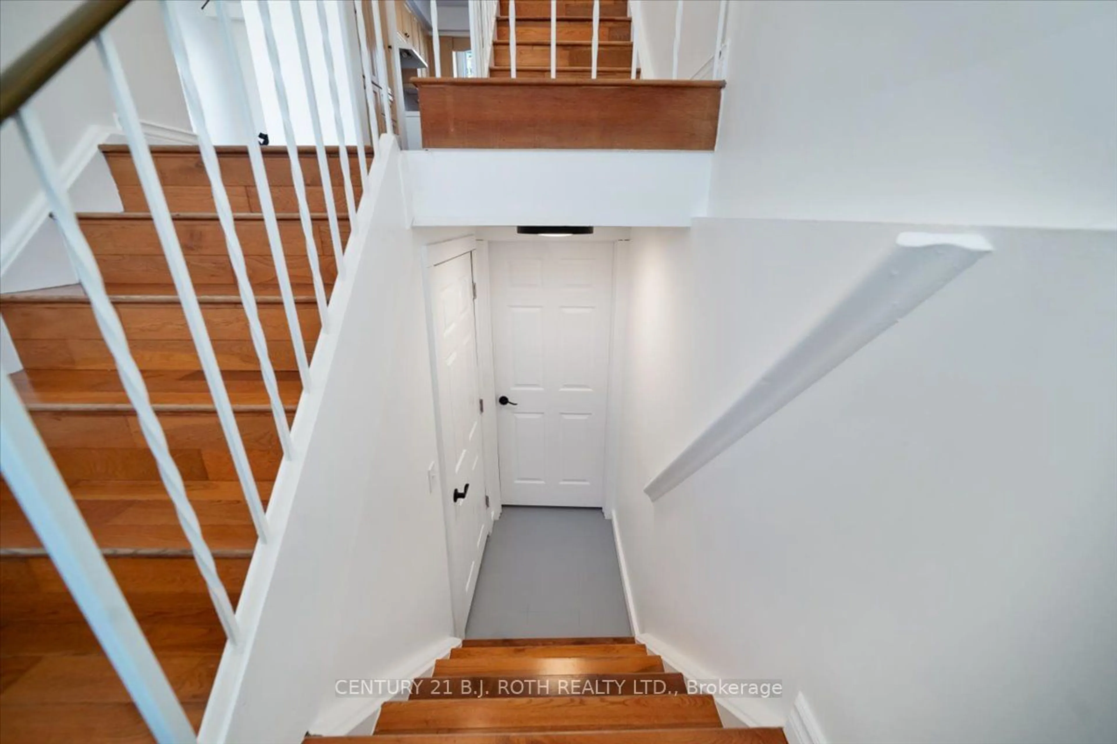 Stairs for 1095 MISSISSAGA St #152, Orillia Ontario L3V 6W7