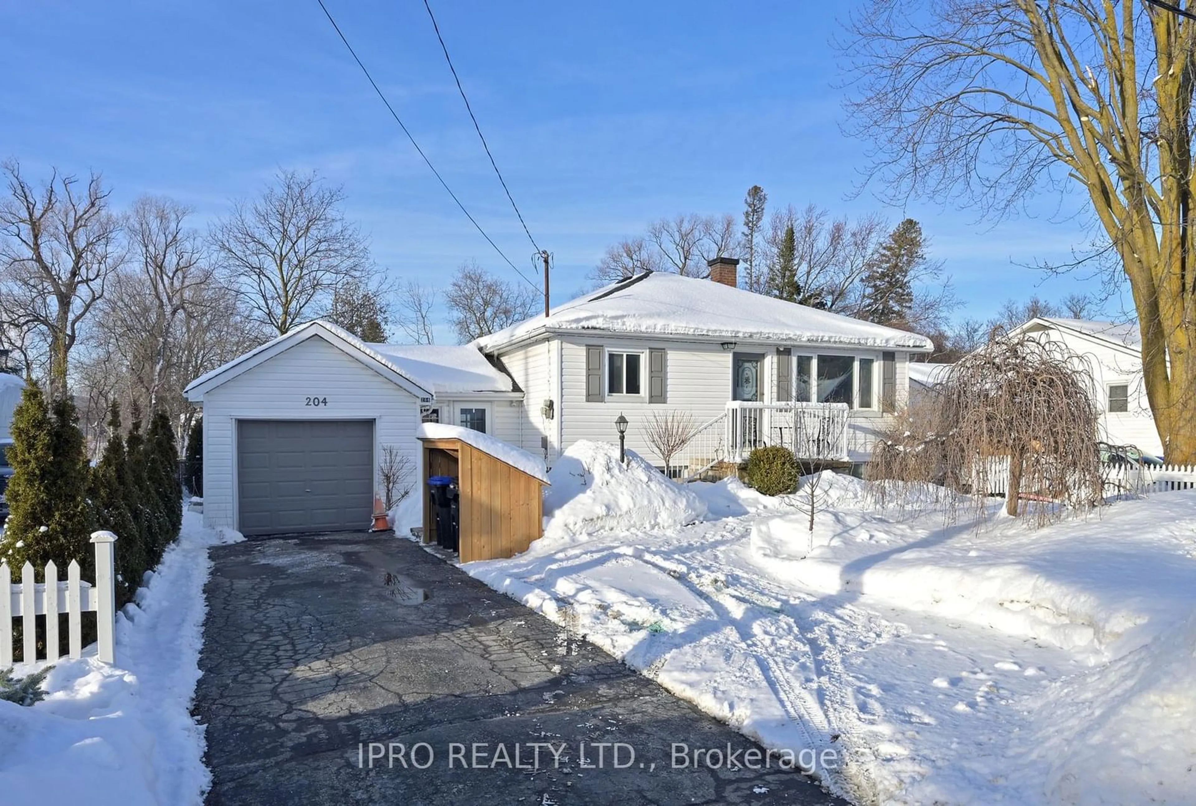 A pic from outside/outdoor area/front of a property/back of a property/a pic from drone, street for 204 Brock St, Clearview Ontario L0M 1S0