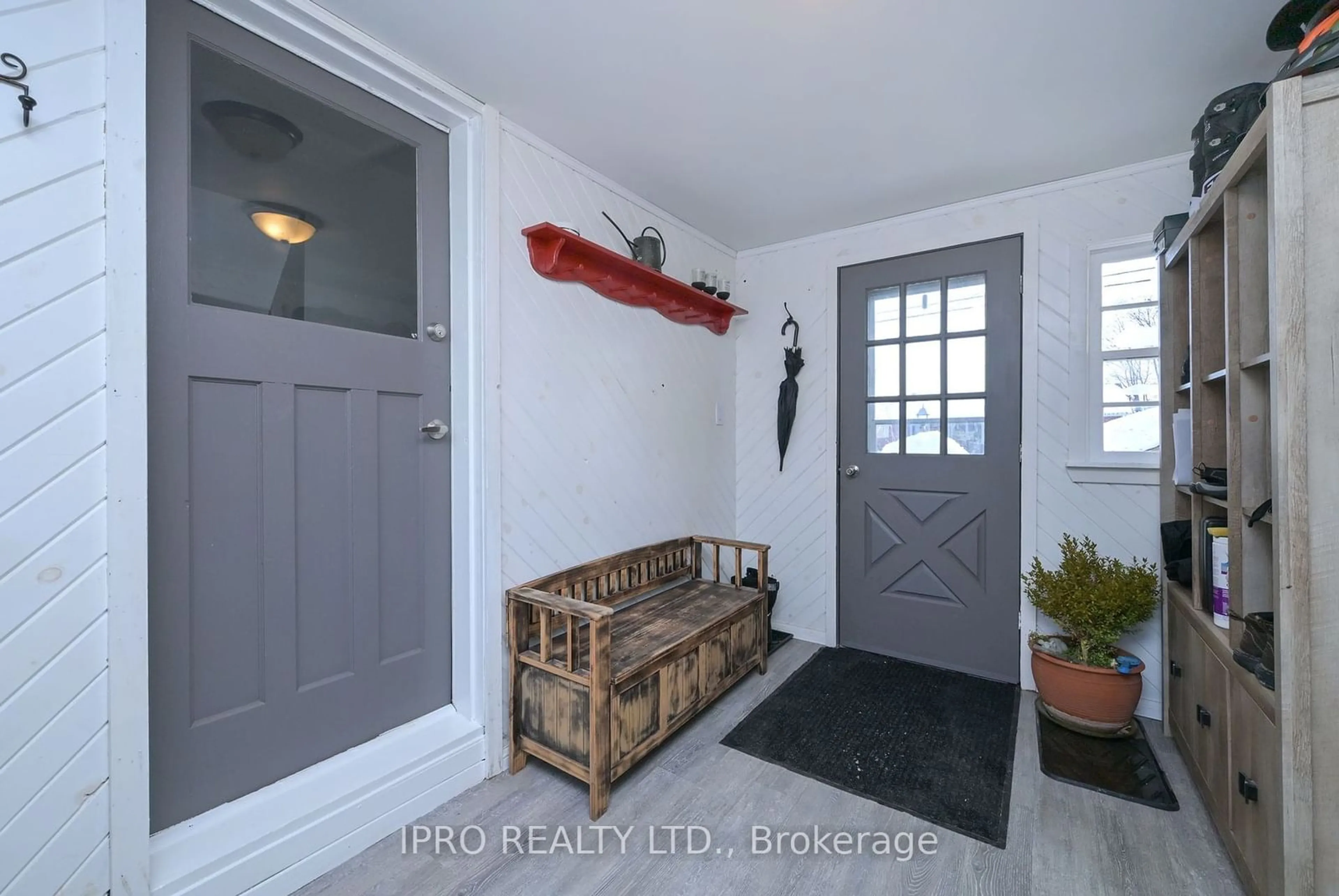 Indoor entryway for 204 Brock St, Clearview Ontario L0M 1S0