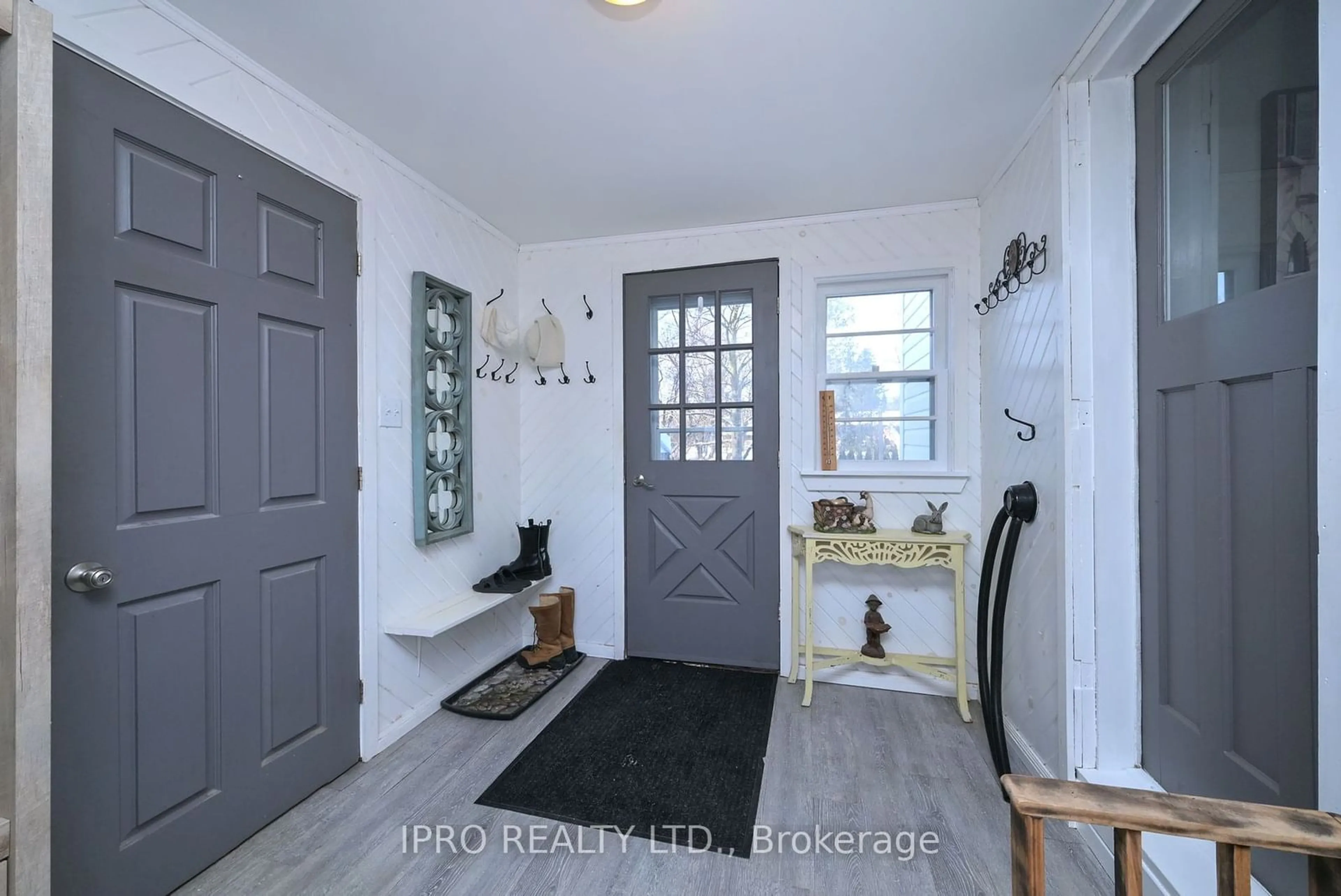 Indoor entryway for 204 Brock St, Clearview Ontario L0M 1S0