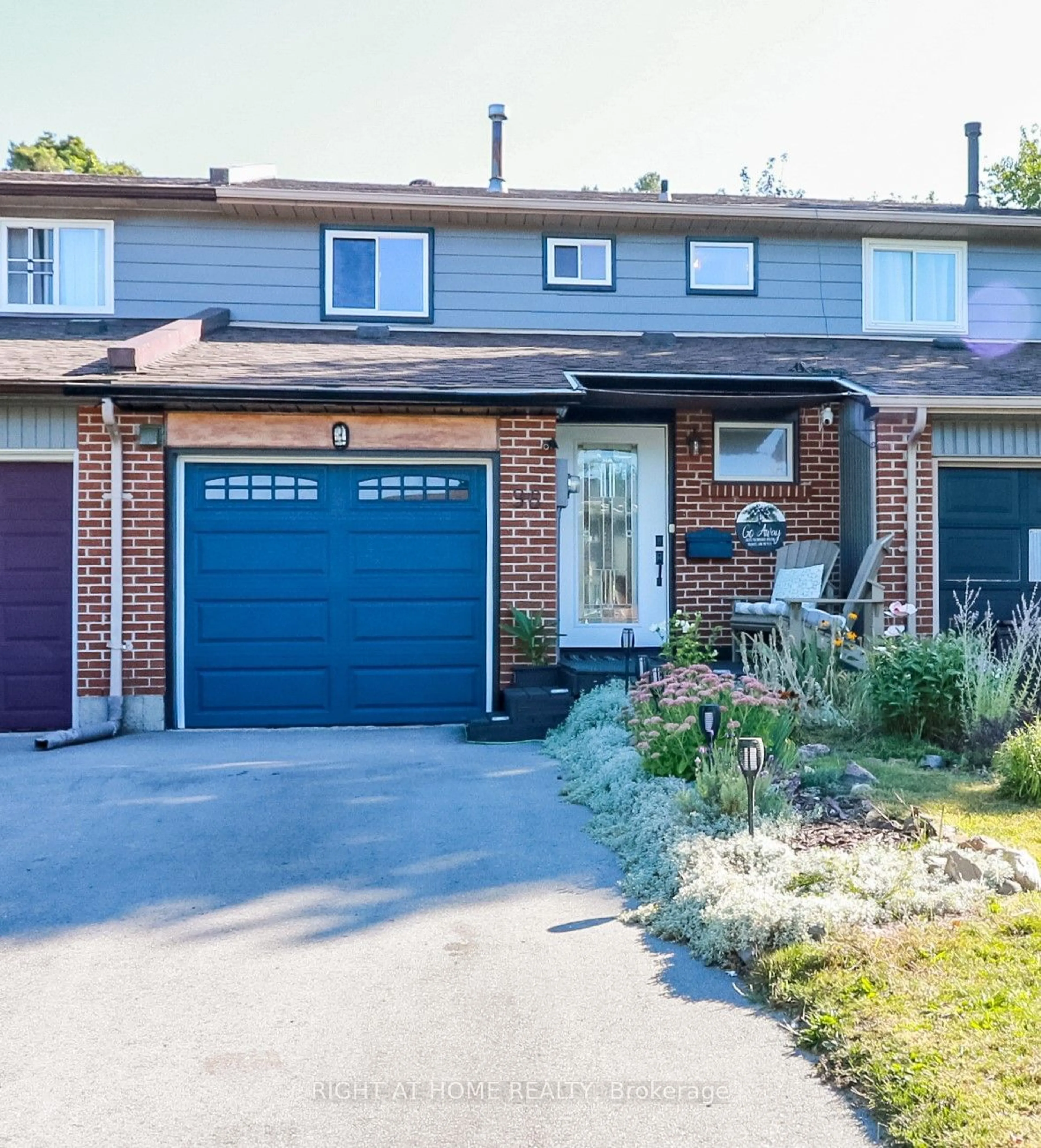 Home with brick exterior material, street for 96 Chaucer Cres, Barrie Ontario L4N 4T7