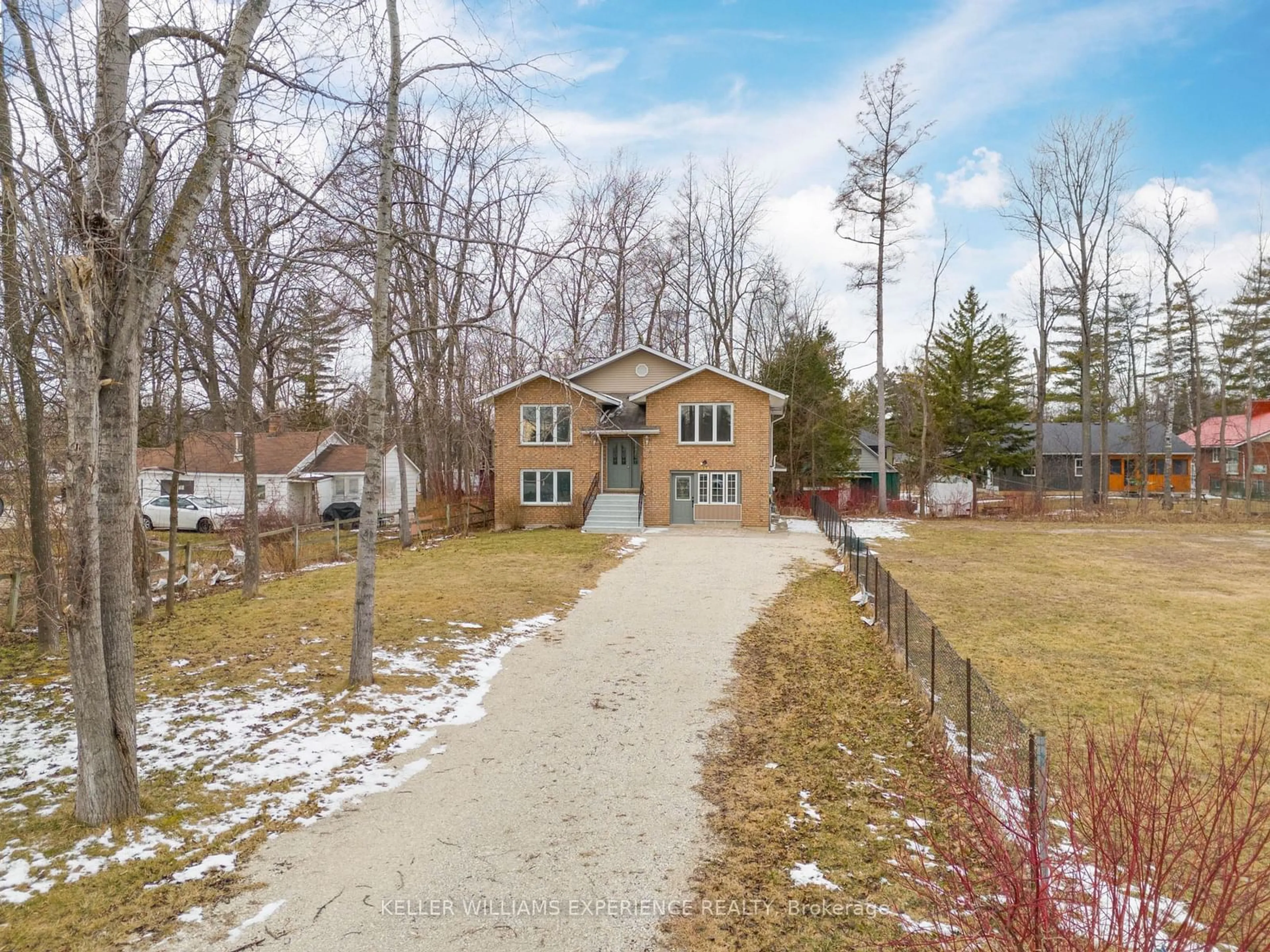 A pic from outside/outdoor area/front of a property/back of a property/a pic from drone, street for 138 45th St, Wasaga Beach Ontario L9Z 1Z2