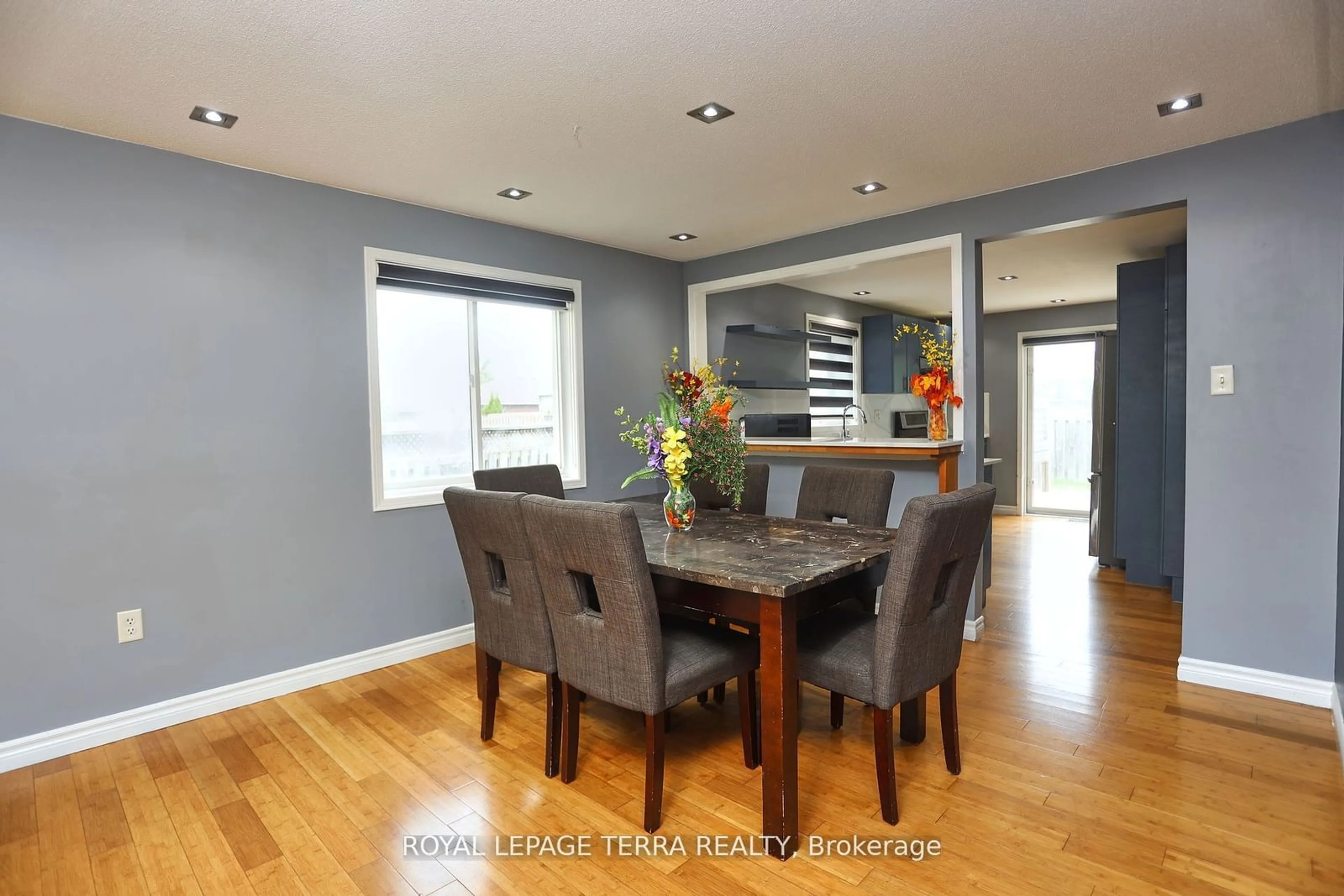 Dining room, wood/laminate floor for 38 Ambler Bay, Barrie Ontario L4M 7A5