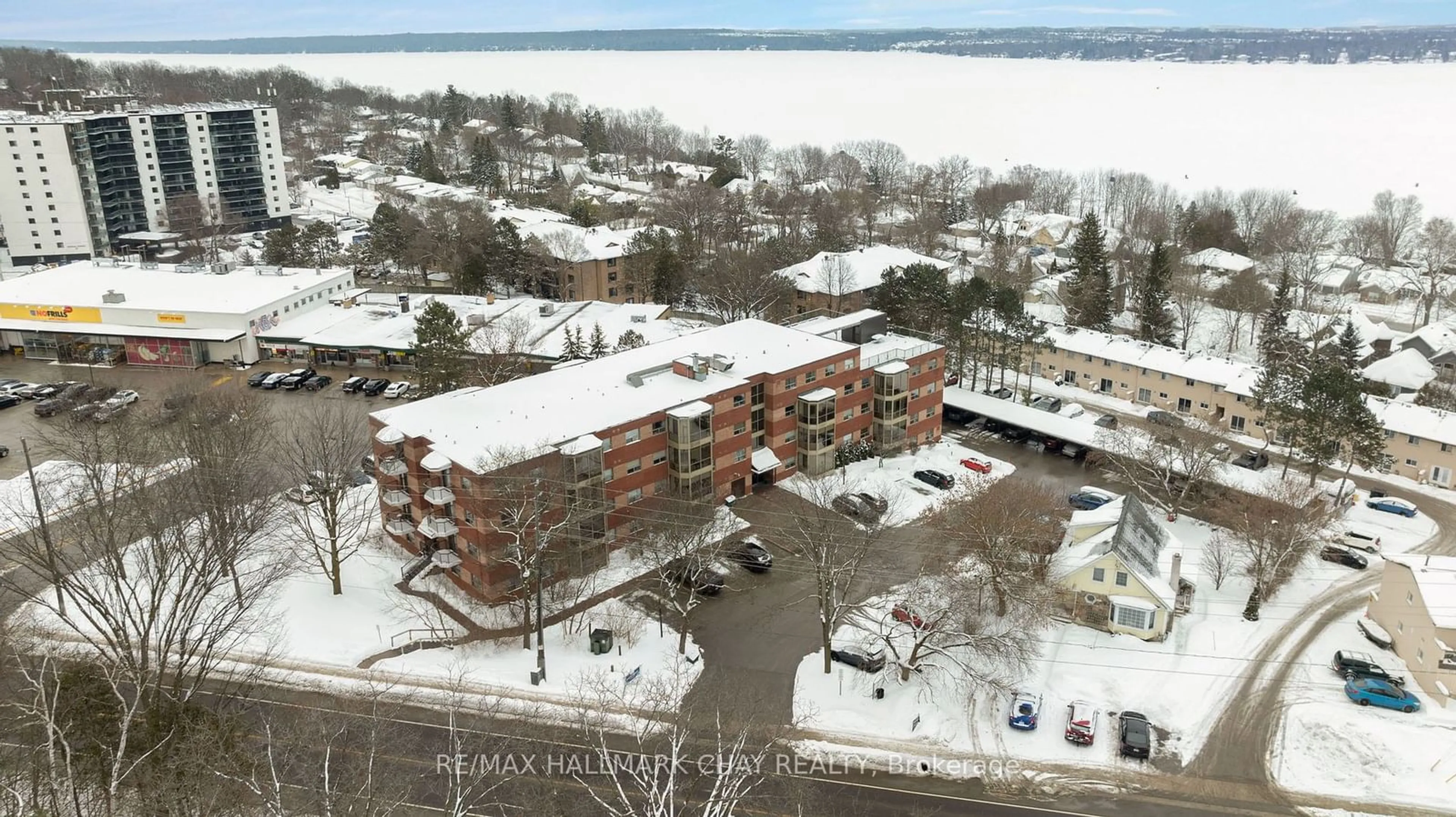 A pic from outside/outdoor area/front of a property/back of a property/a pic from drone, unknown for 291 Blake St #208, Barrie Ontario L4M 1K7