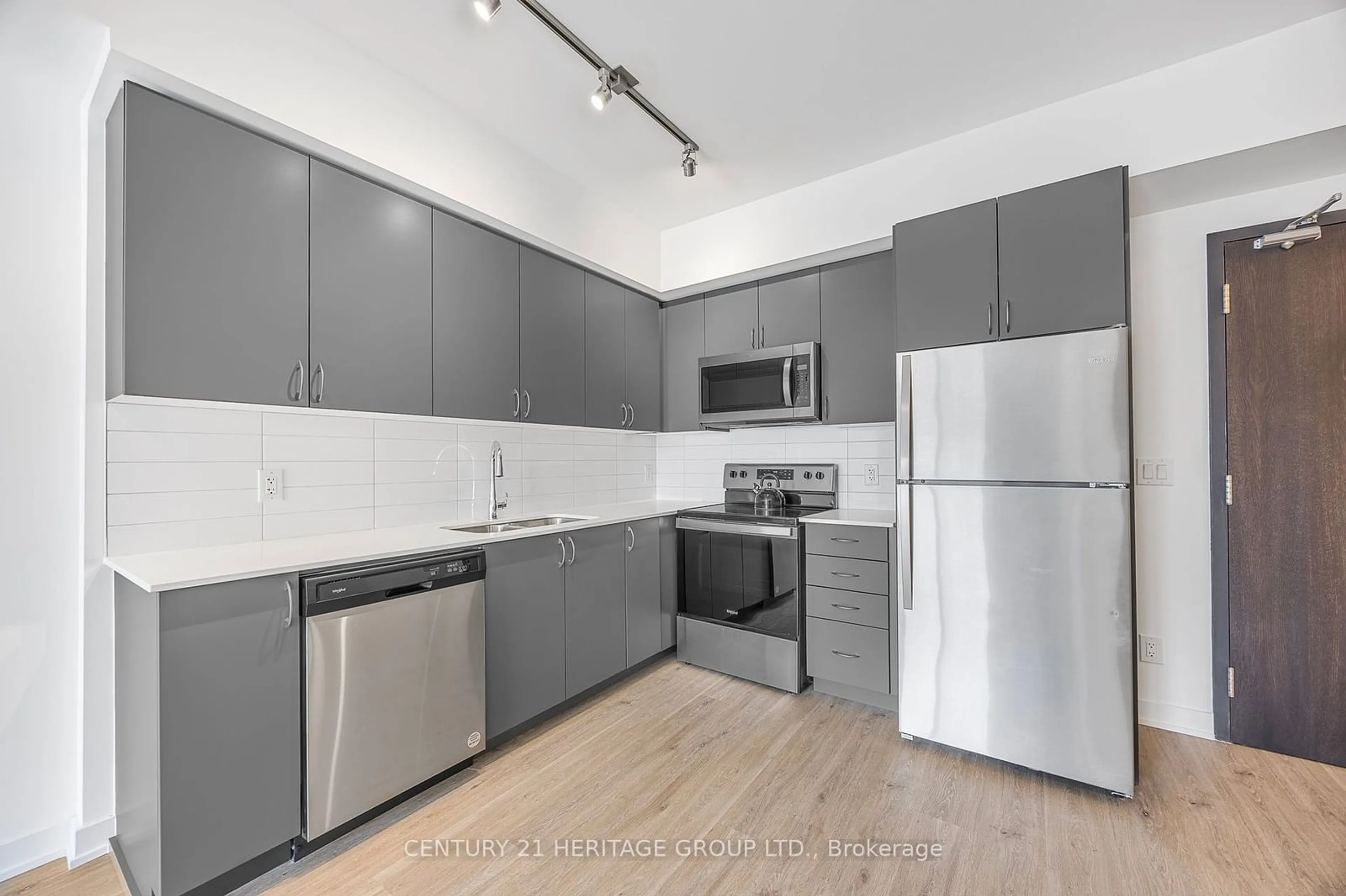 Standard kitchen, unknown for 56 Lakeside Terr #304, Barrie Ontario L4M 0L4