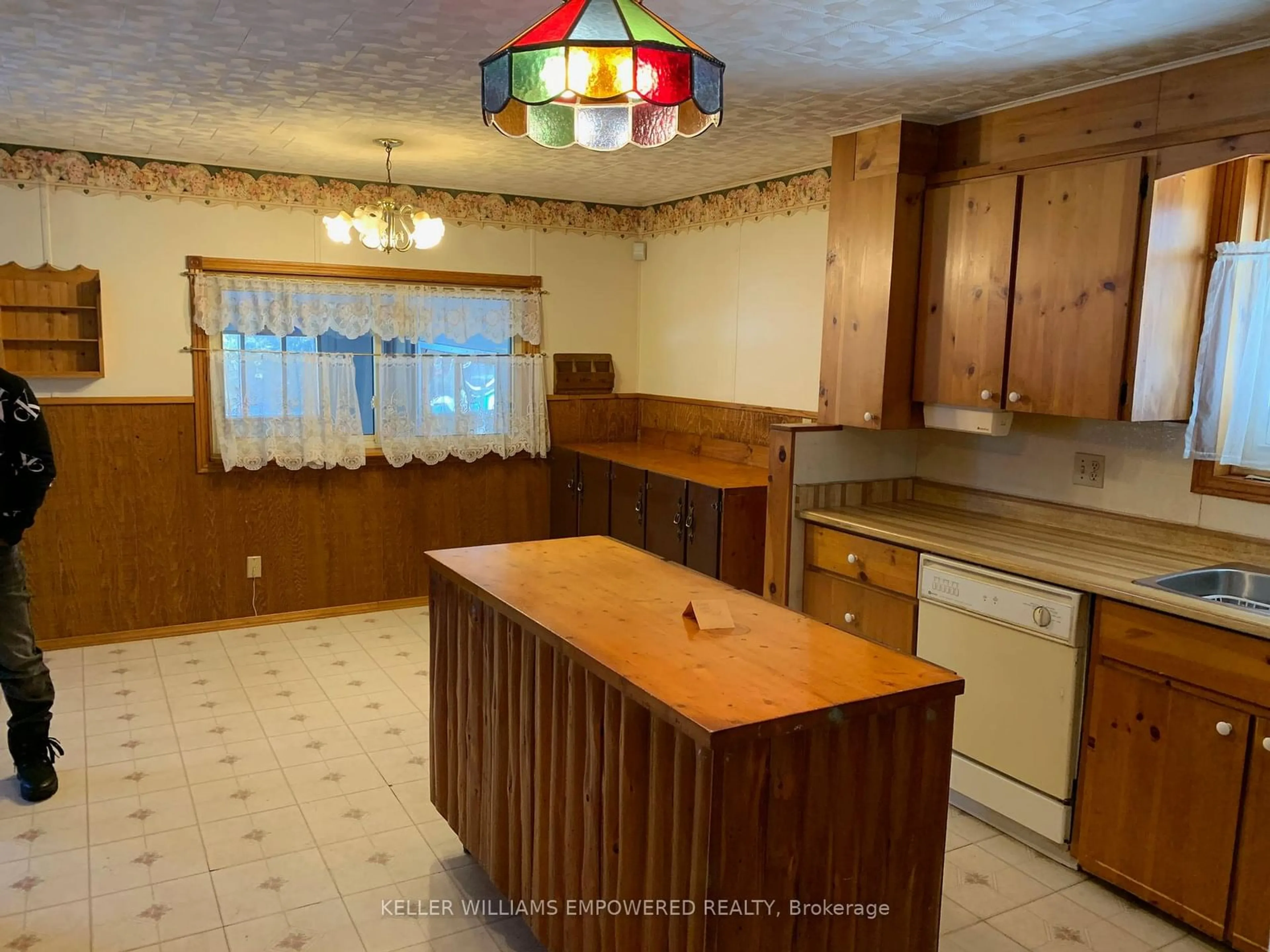 Standard kitchen, unknown for 850 LOCKHART Rd, Barrie Ontario L9J 0B6