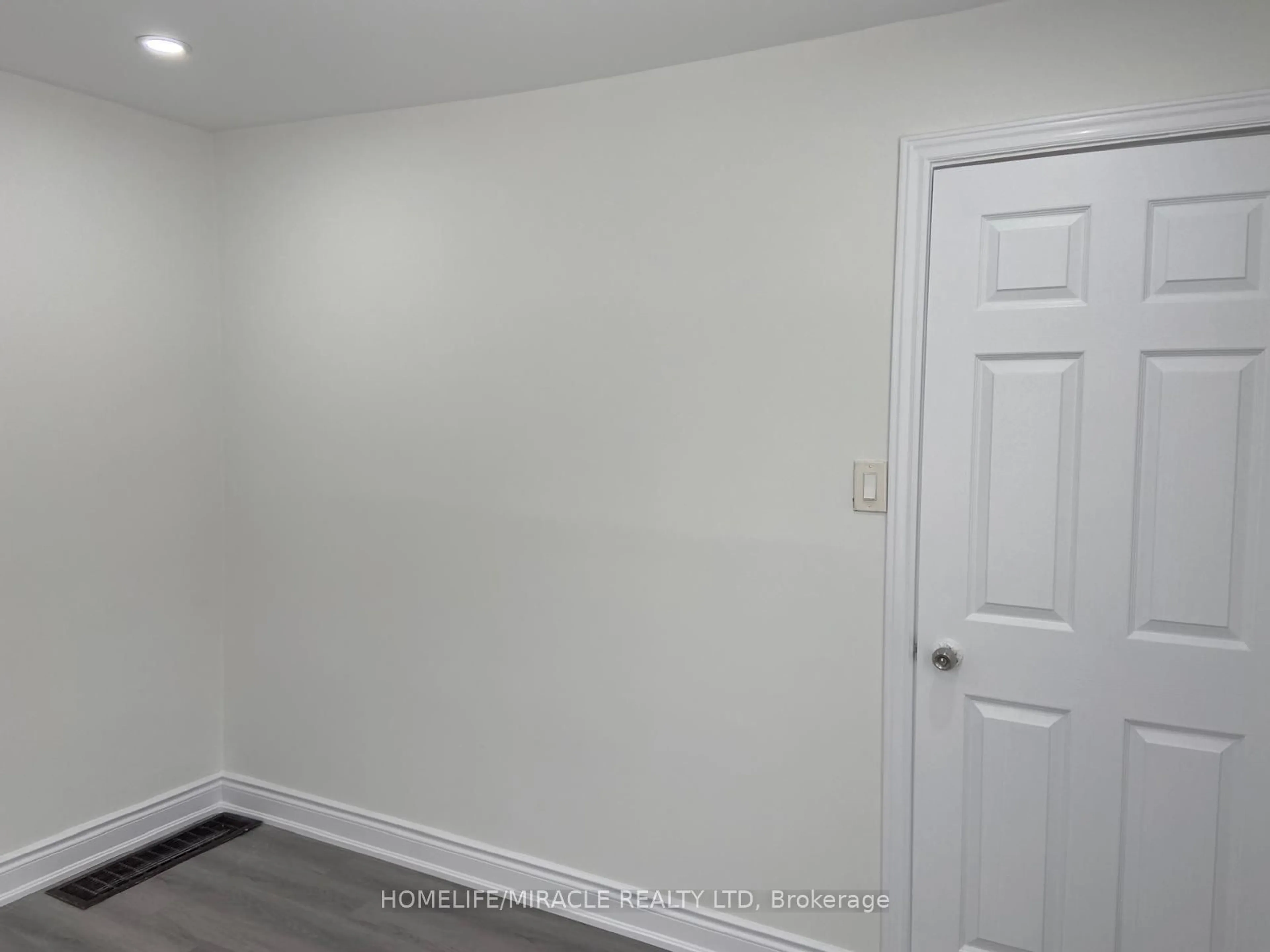 A pic of a room for 91 Wellington St, Barrie Ontario L4N 1K8