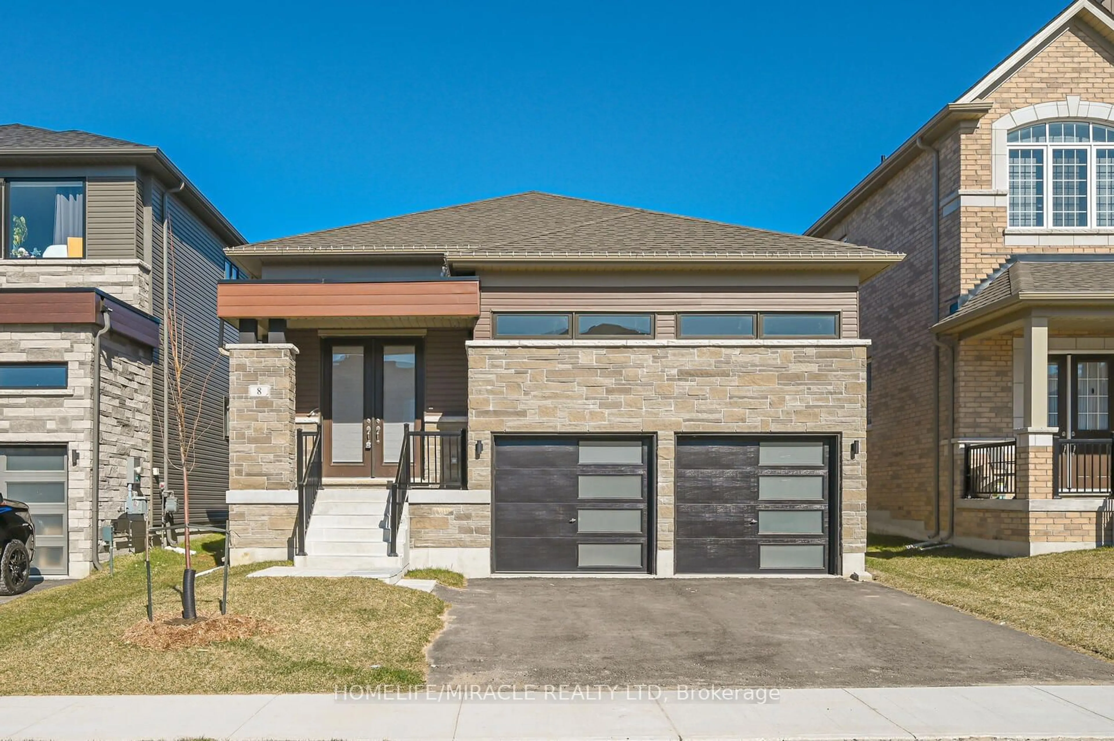 Home with brick exterior material, street for 8 Beatrice Dr, Wasaga Beach Ontario L9Z 1A5