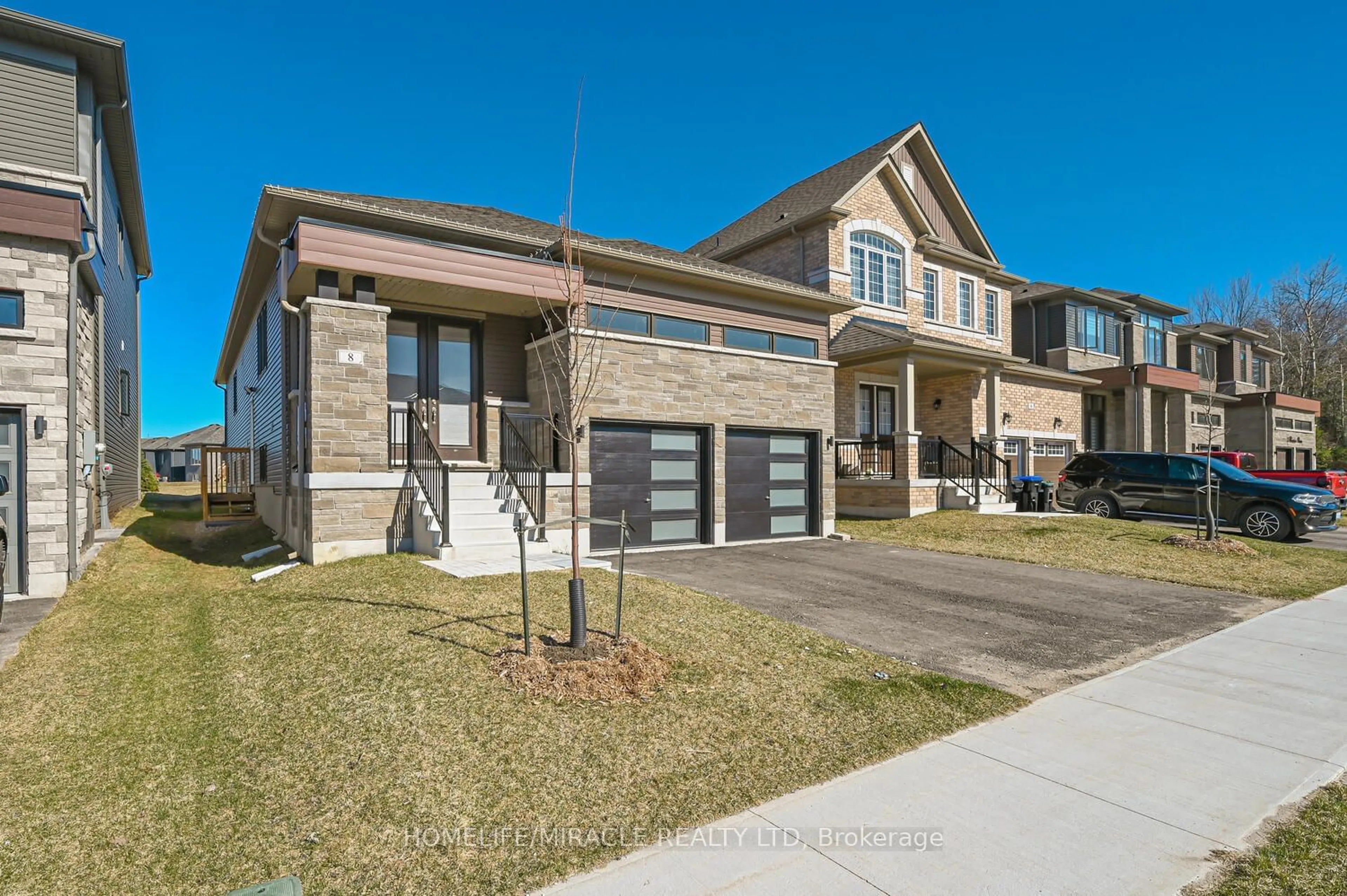 Home with brick exterior material, street for 8 Beatrice Dr, Wasaga Beach Ontario L9Z 1A5