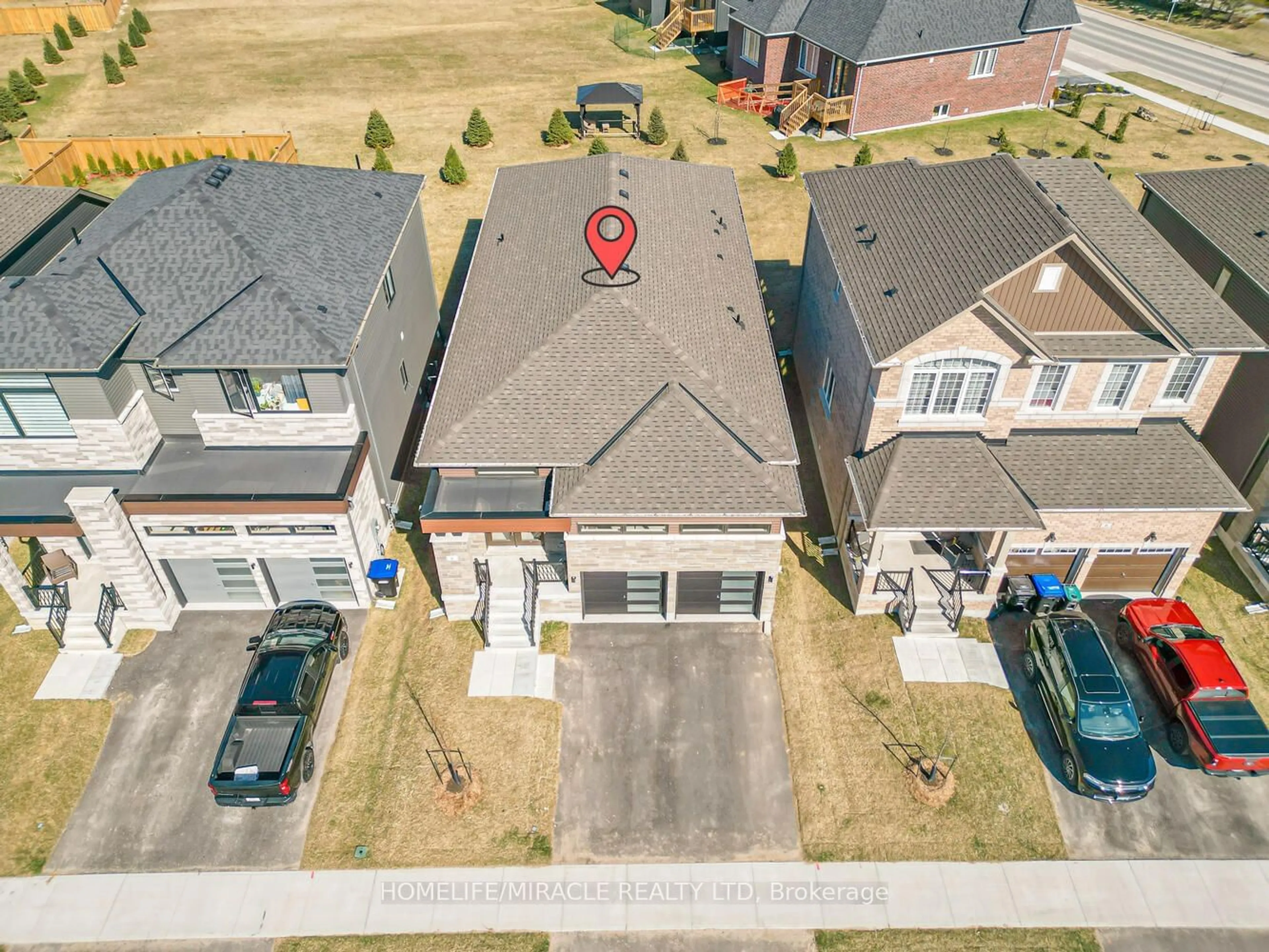 A pic from outside/outdoor area/front of a property/back of a property/a pic from drone, street for 8 Beatrice Dr, Wasaga Beach Ontario L9Z 1A5