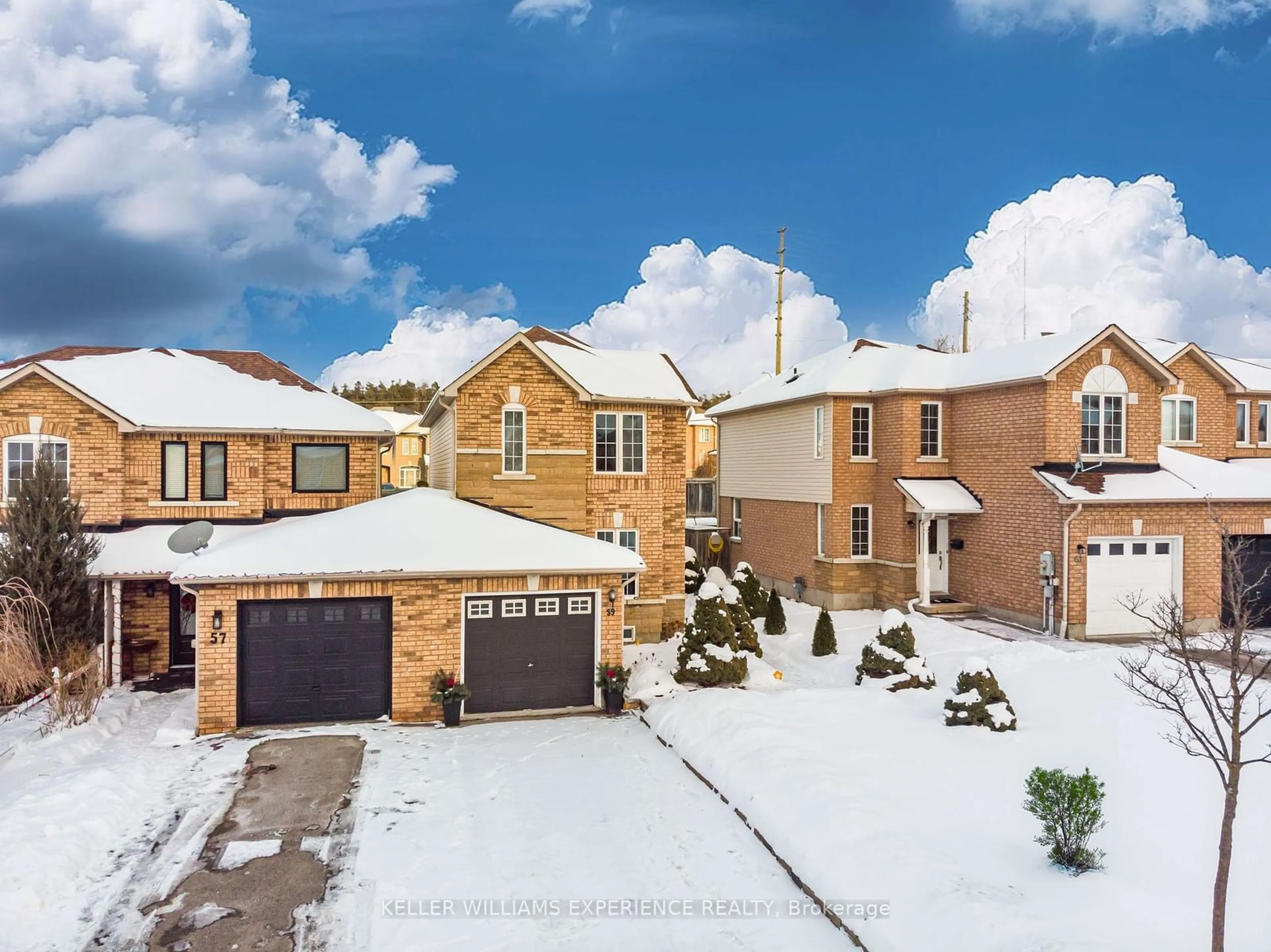 A pic from outside/outdoor area/front of a property/back of a property/a pic from drone, street for 59 Hawthorne Cres, Barrie Ontario L4N 9Y7