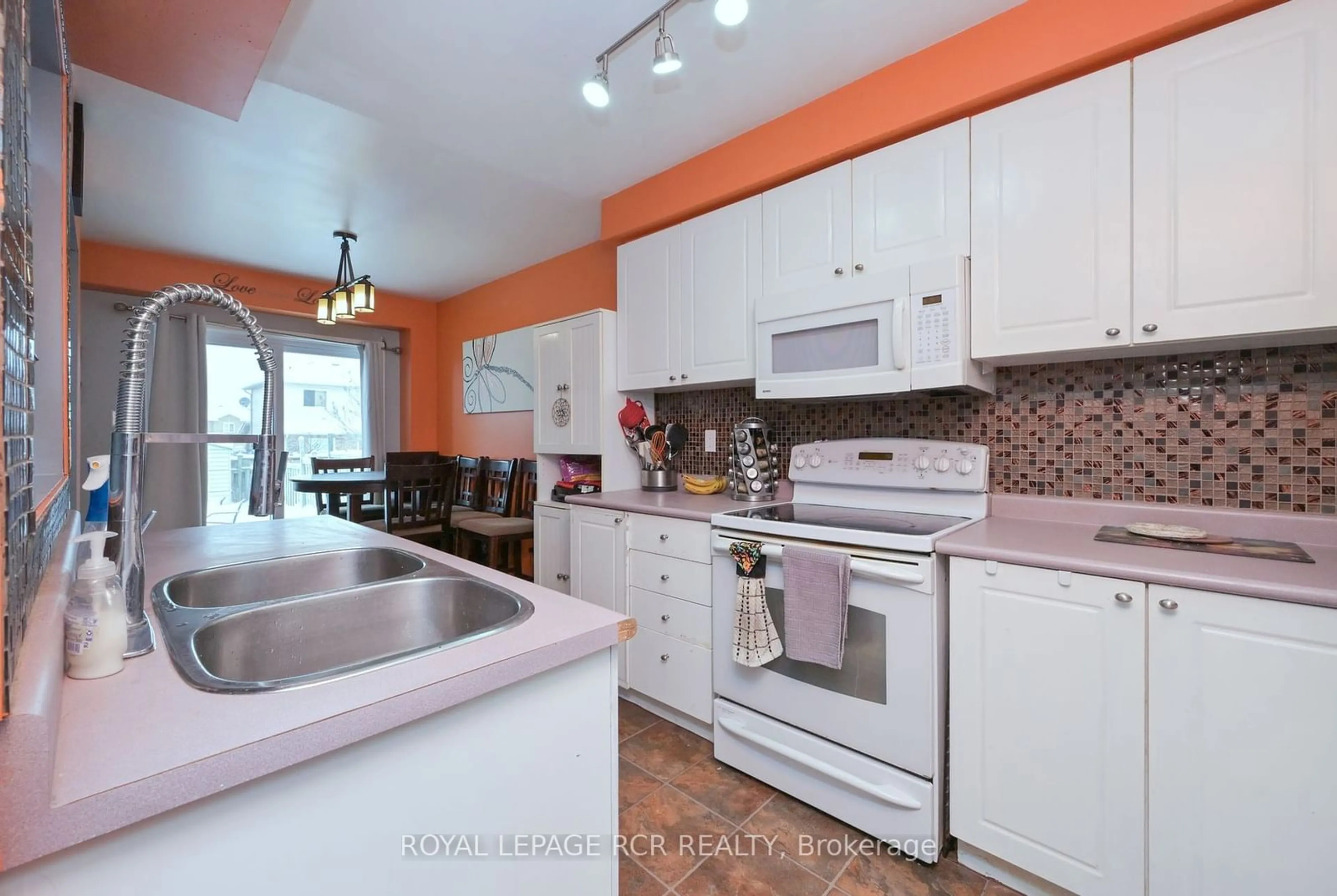 Standard kitchen, unknown for 90 Cunningham Dr, Barrie Ontario L4N 8L5