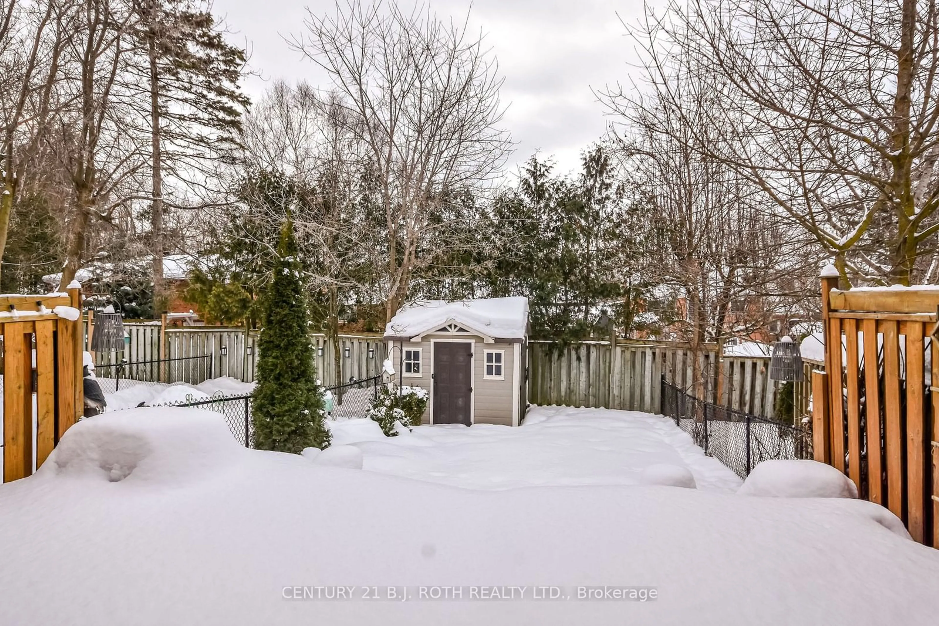 Shed for 8 Bailey Crt, Barrie Ontario L4N 8N1