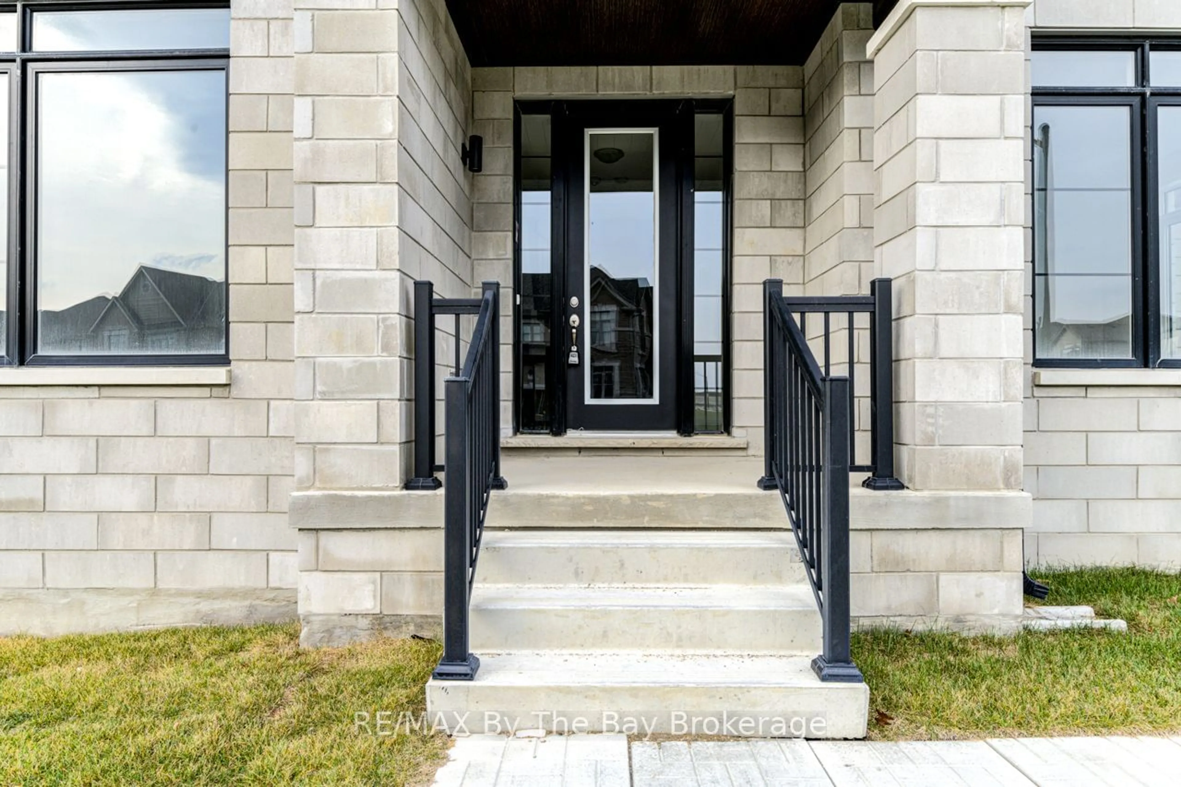 Indoor entryway for 31 Nicort Rd, Wasaga Beach Ontario L9Z 0N8