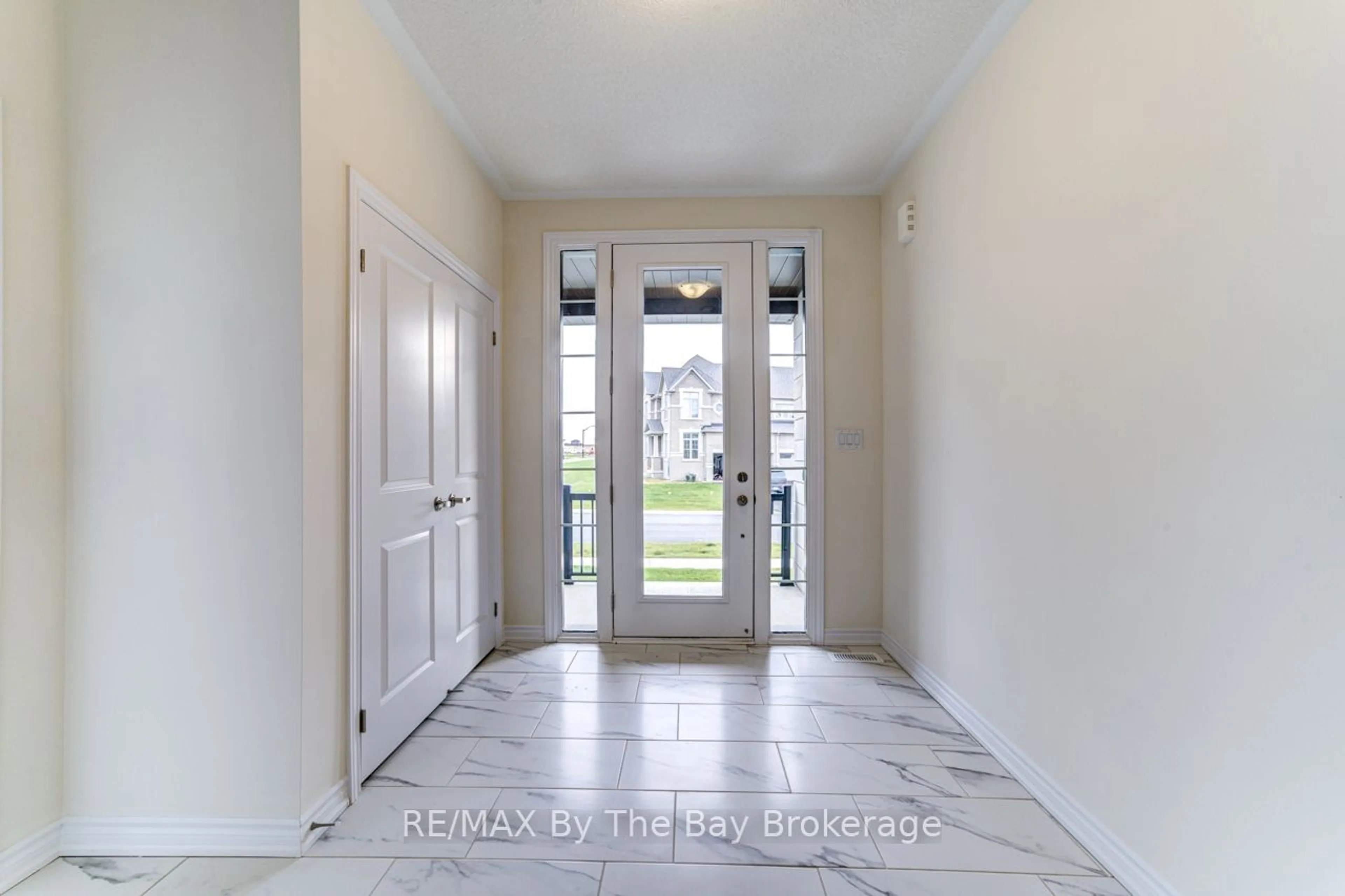 Indoor entryway for 31 Nicort Rd, Wasaga Beach Ontario L9Z 0N8