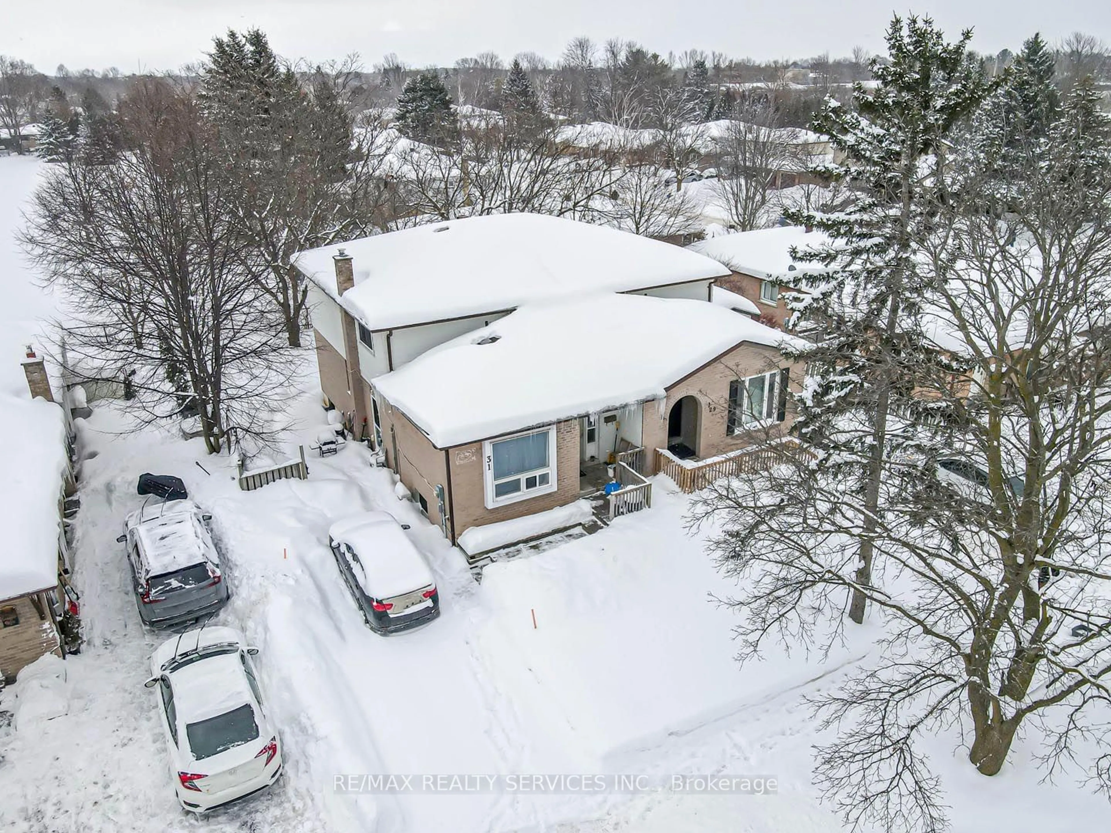 A pic from outside/outdoor area/front of a property/back of a property/a pic from drone, street for 31 Sylvia St, Barrie Ontario L4M 5J2