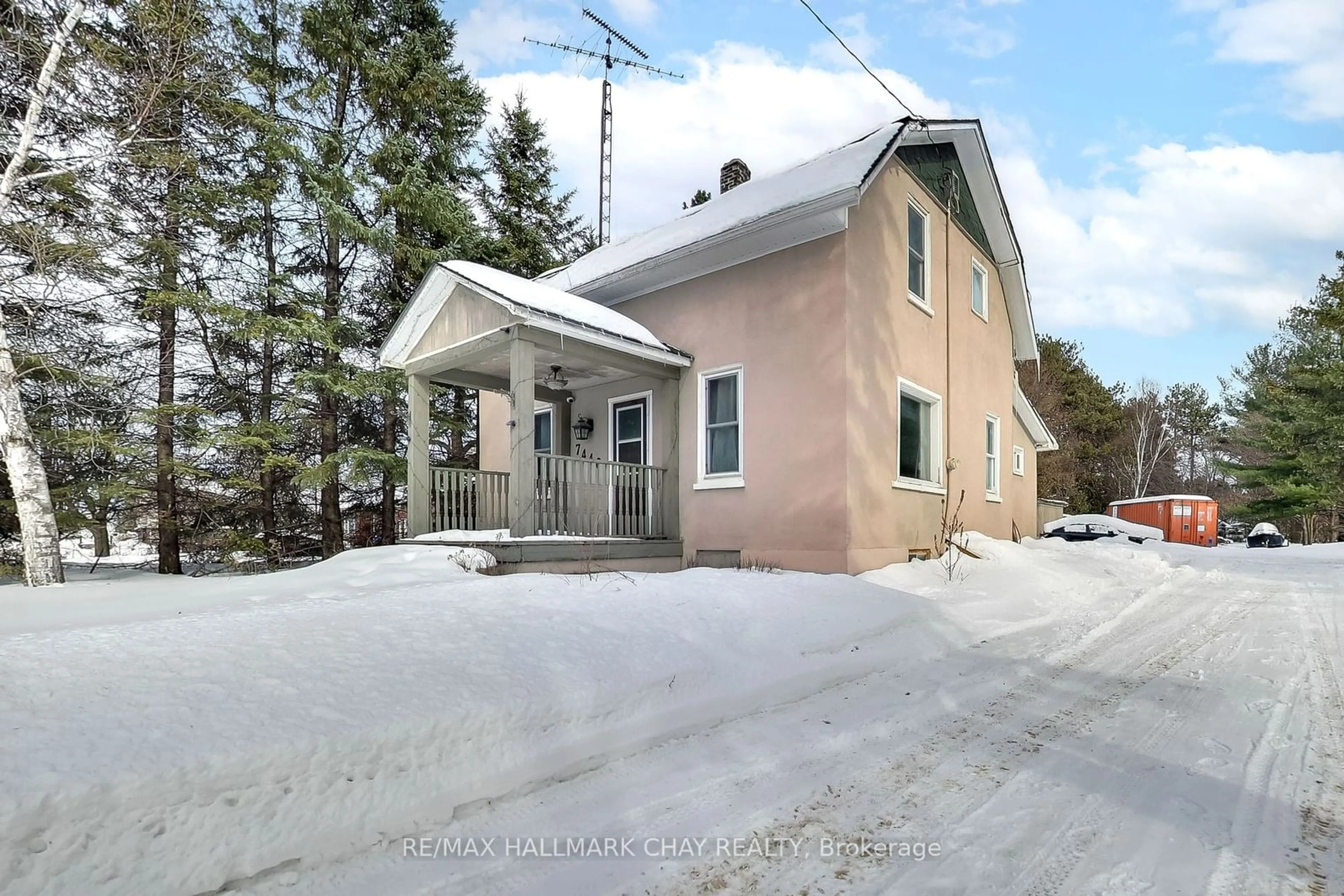 A pic from outside/outdoor area/front of a property/back of a property/a pic from drone, street for 7440 26 Highway, Clearview Ontario L0M 1S0