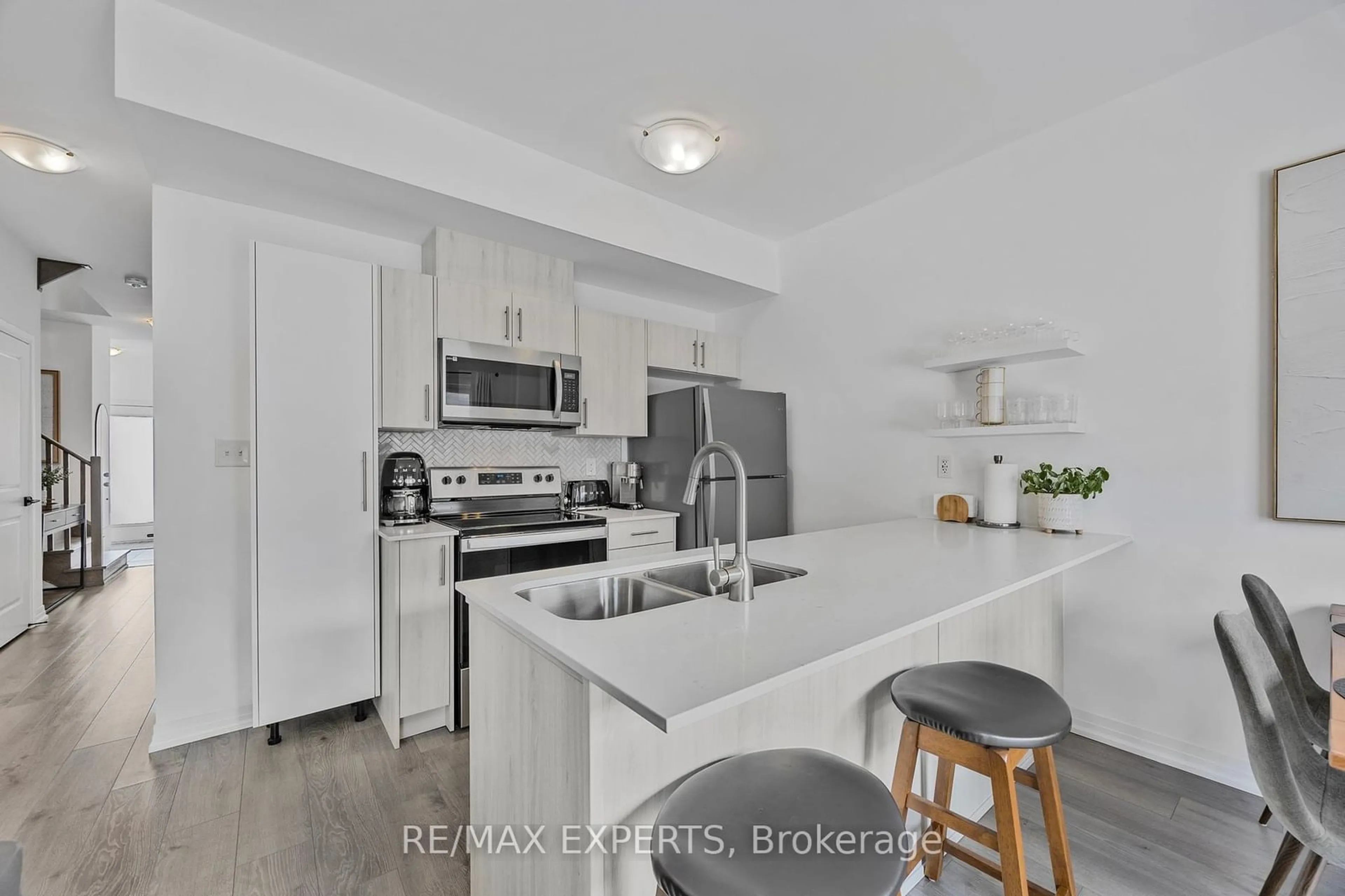 Open concept kitchen, unknown for 9 Haven Lane, Barrie Ontario L9J 0M4