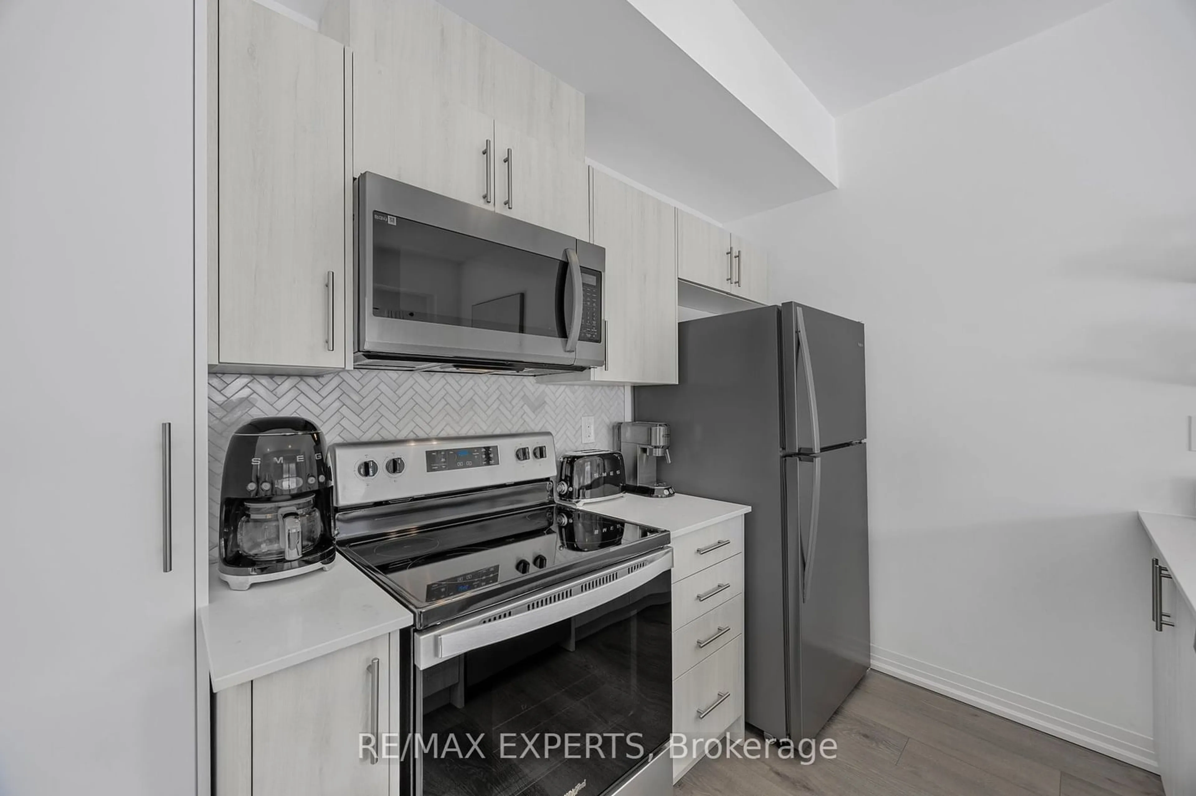 Standard kitchen, unknown for 9 Haven Lane, Barrie Ontario L9J 0M4