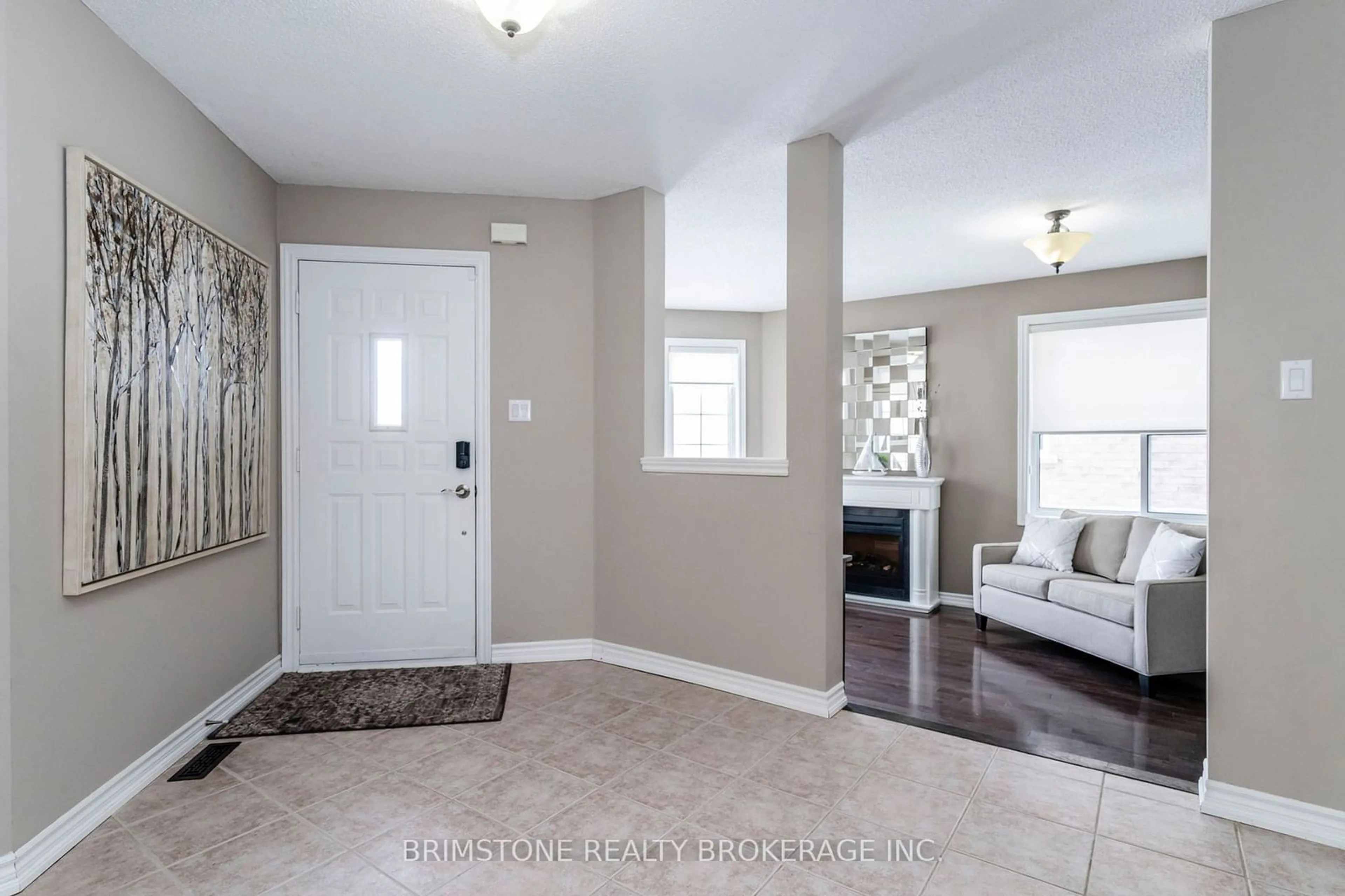 Indoor entryway for 90 Kraus Rd, Barrie Ontario L4N 0N7