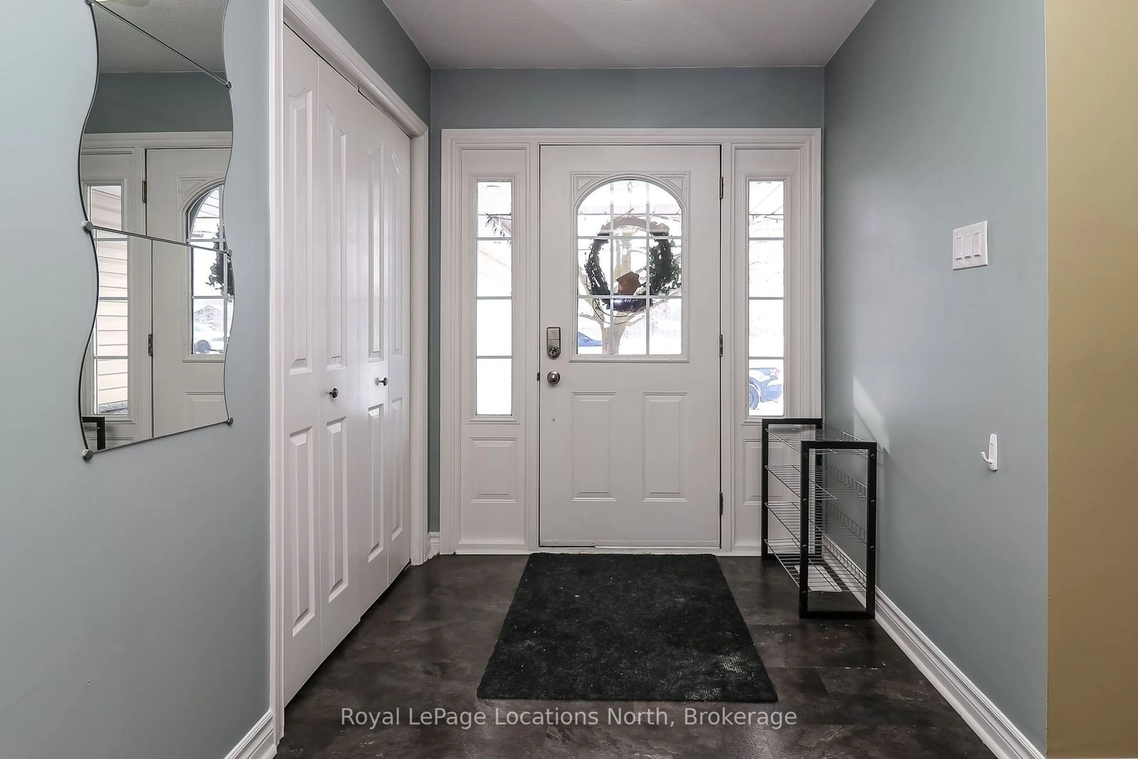 Indoor entryway for 7498 County Rd 9, Clearview Ontario L0M 1G0