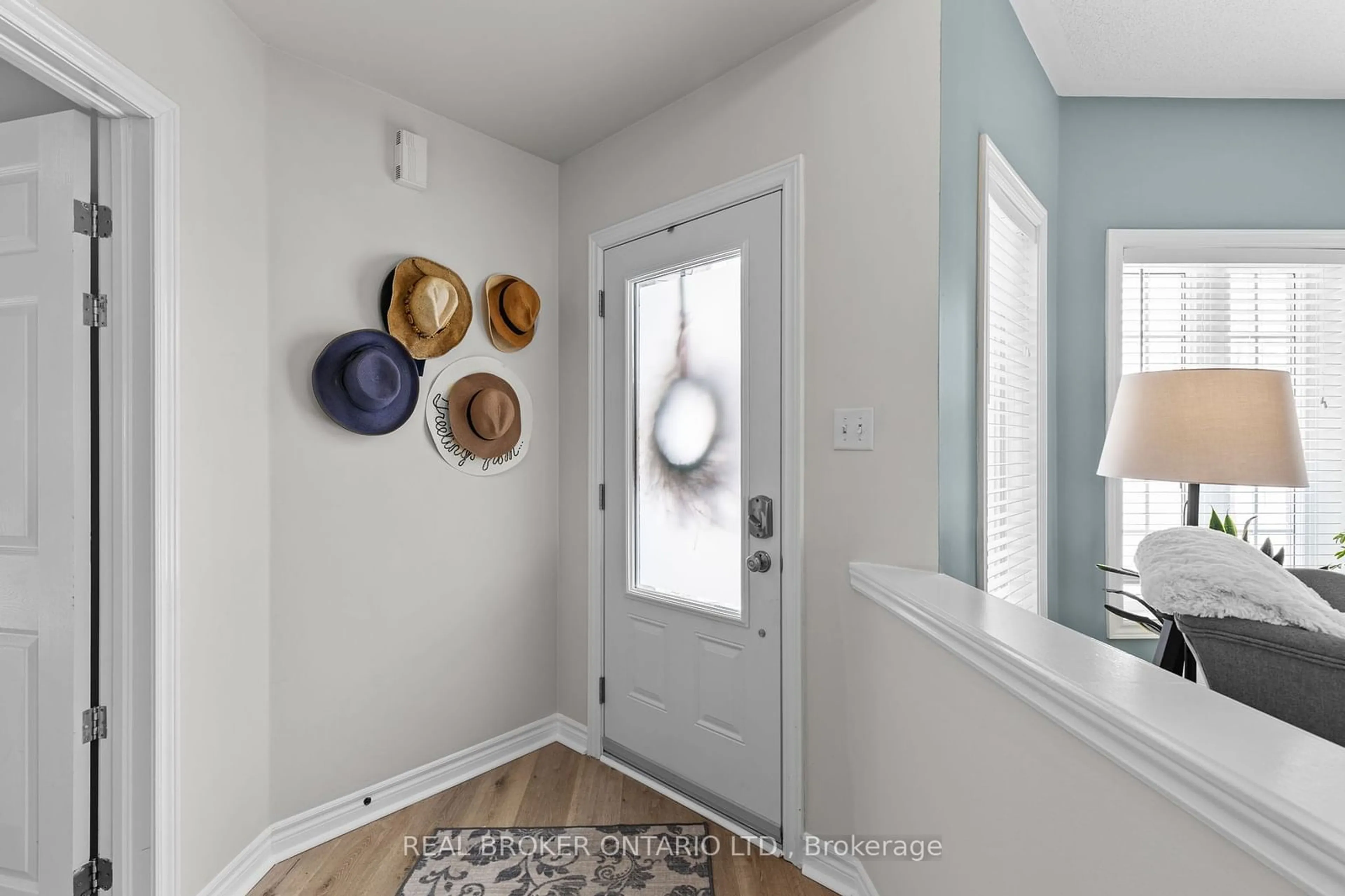 Indoor entryway for 66 Knupp Dr, Barrie Ontario L4N 0R7