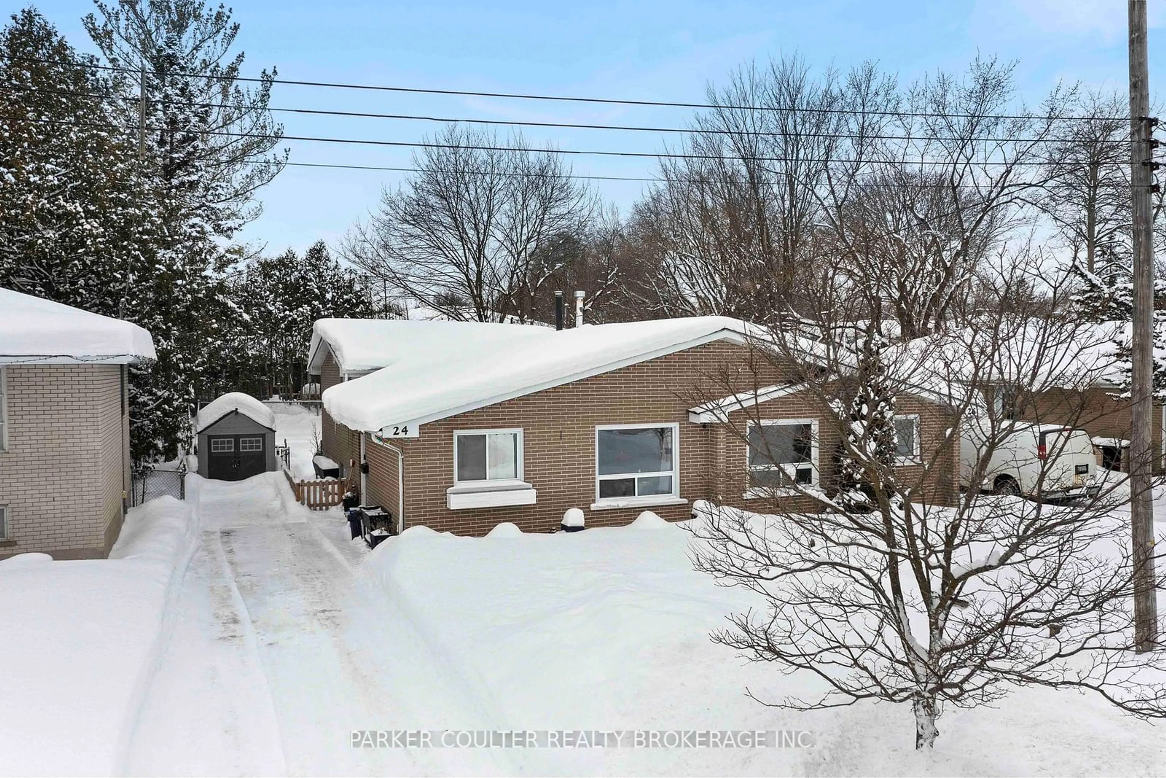 A pic from outside/outdoor area/front of a property/back of a property/a pic from drone, street for 24 Heath St, Barrie Ontario L4M 3J9