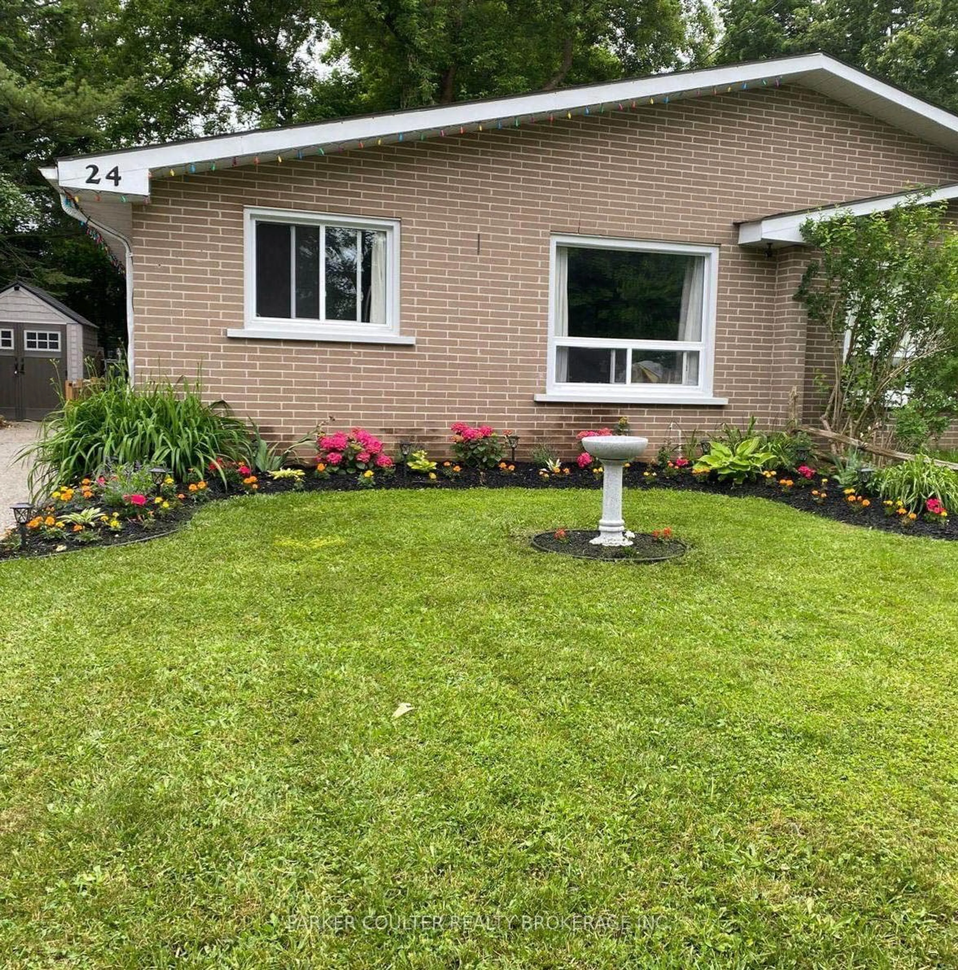 Home with vinyl exterior material, street for 24 Heath St, Barrie Ontario L4M 3J9