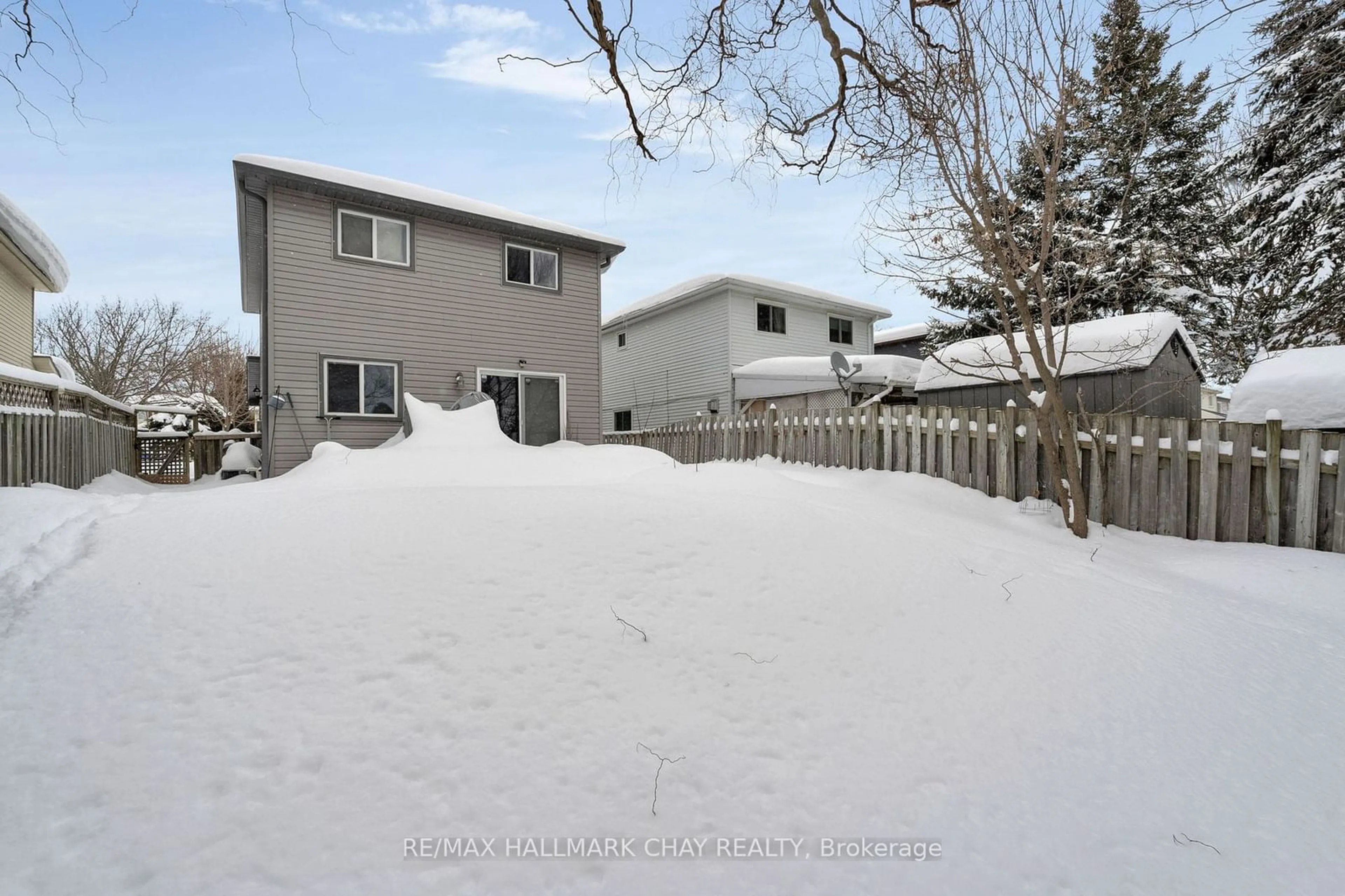 Patio, unknown for 61 Corbett Dr, Barrie Ontario L4M 5V6