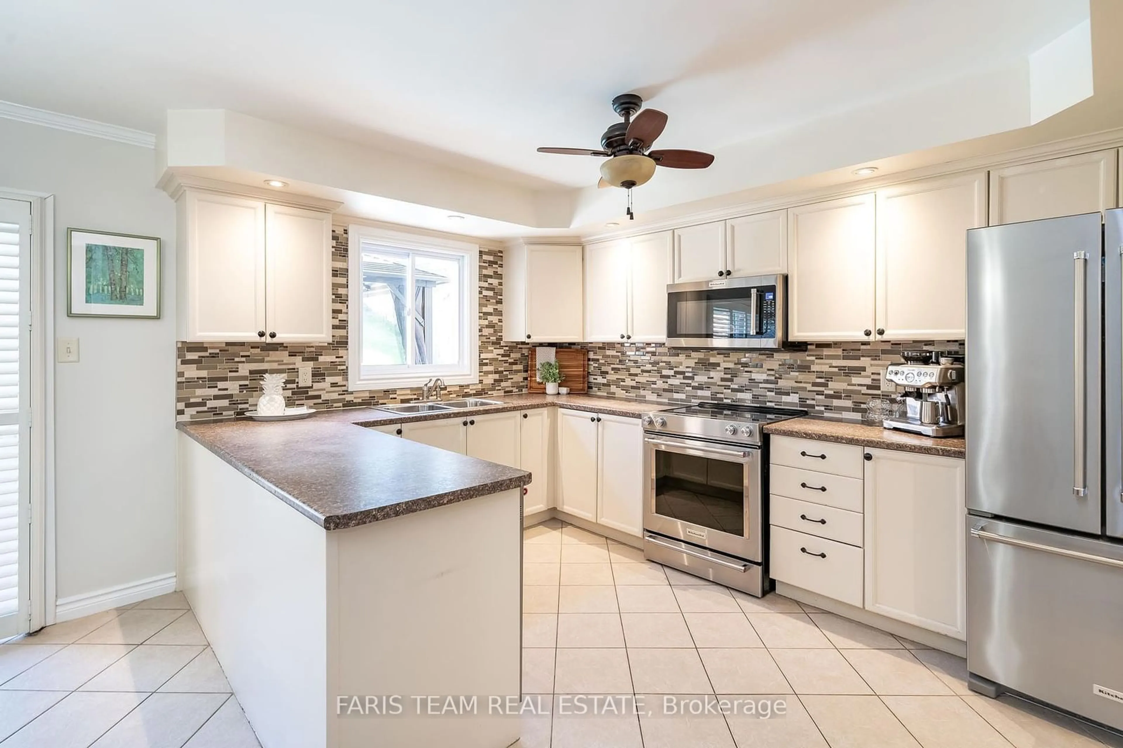 Open concept kitchen, ceramic/tile floor for 110 Chieftain Cres, Barrie Ontario L4N 6J3