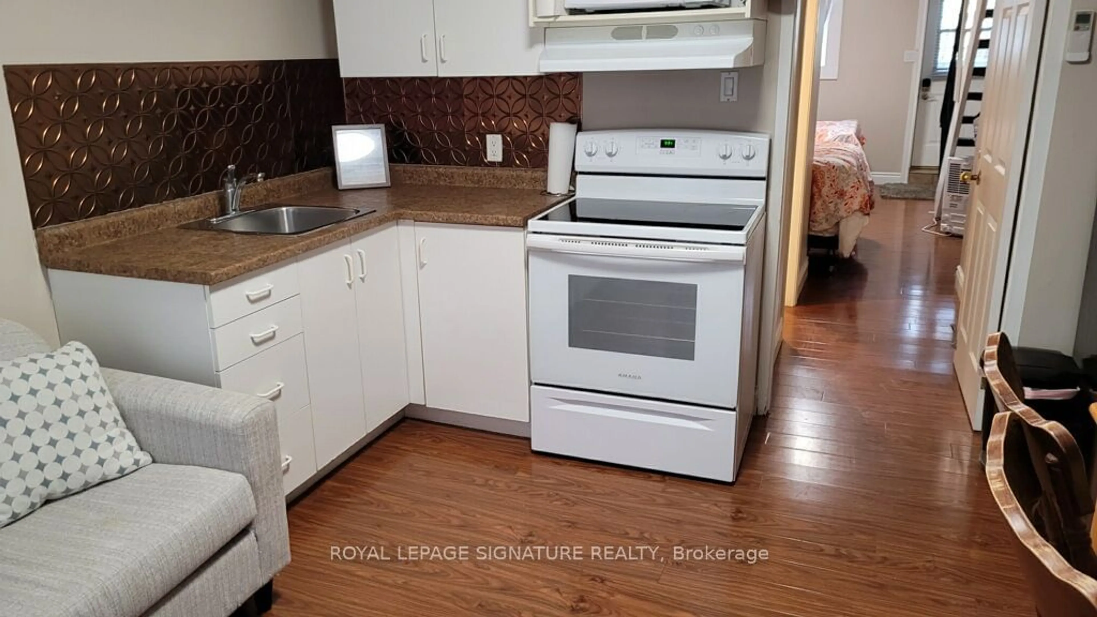 Standard kitchen, wood/laminate floor for 734 SHORE Lane #5, Wasaga Beach Ontario L9Z 2C7