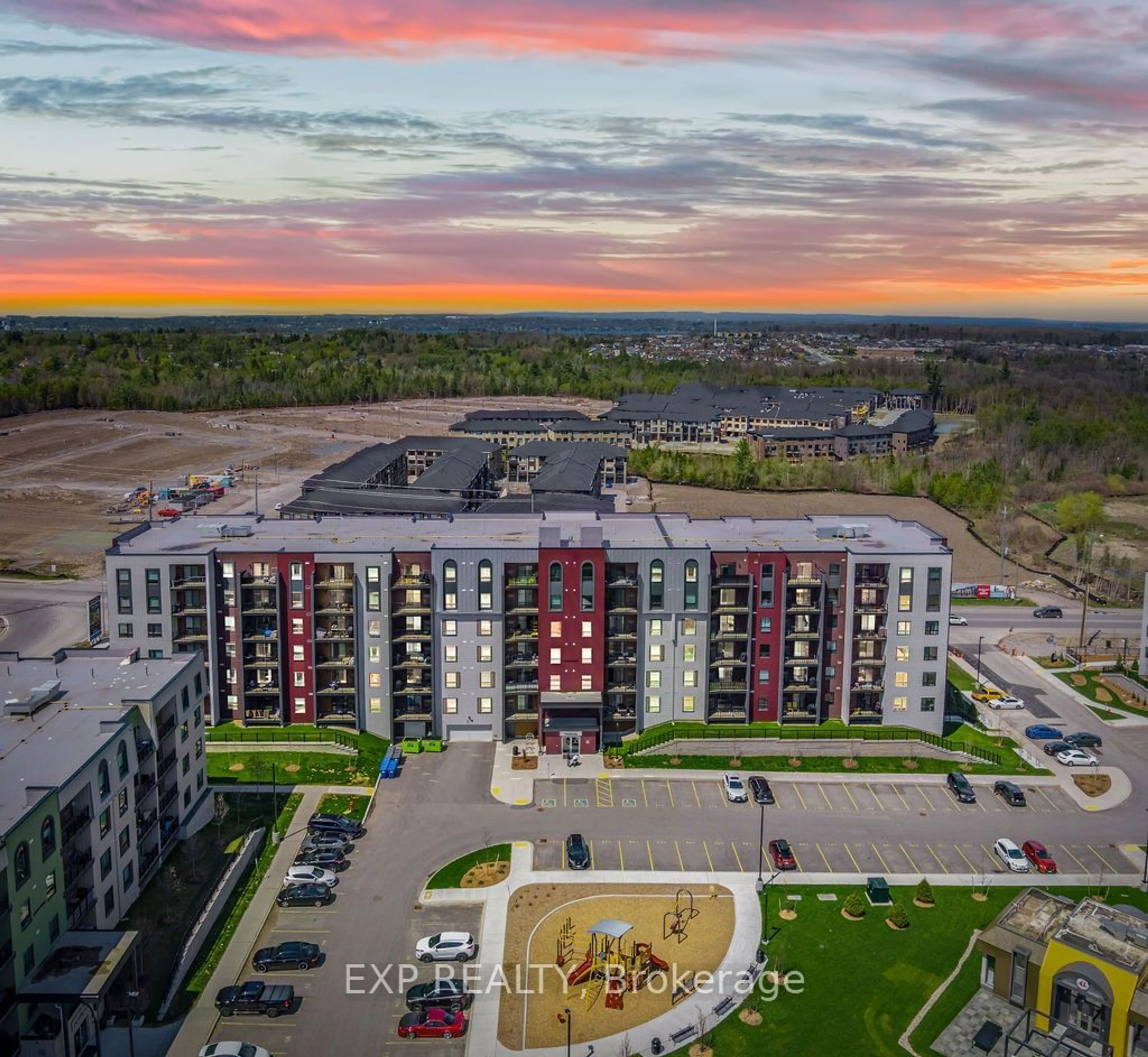 A pic from outside/outdoor area/front of a property/back of a property/a pic from drone, building for 4 Spice Way #506, Barrie Ontario L9J 0M2