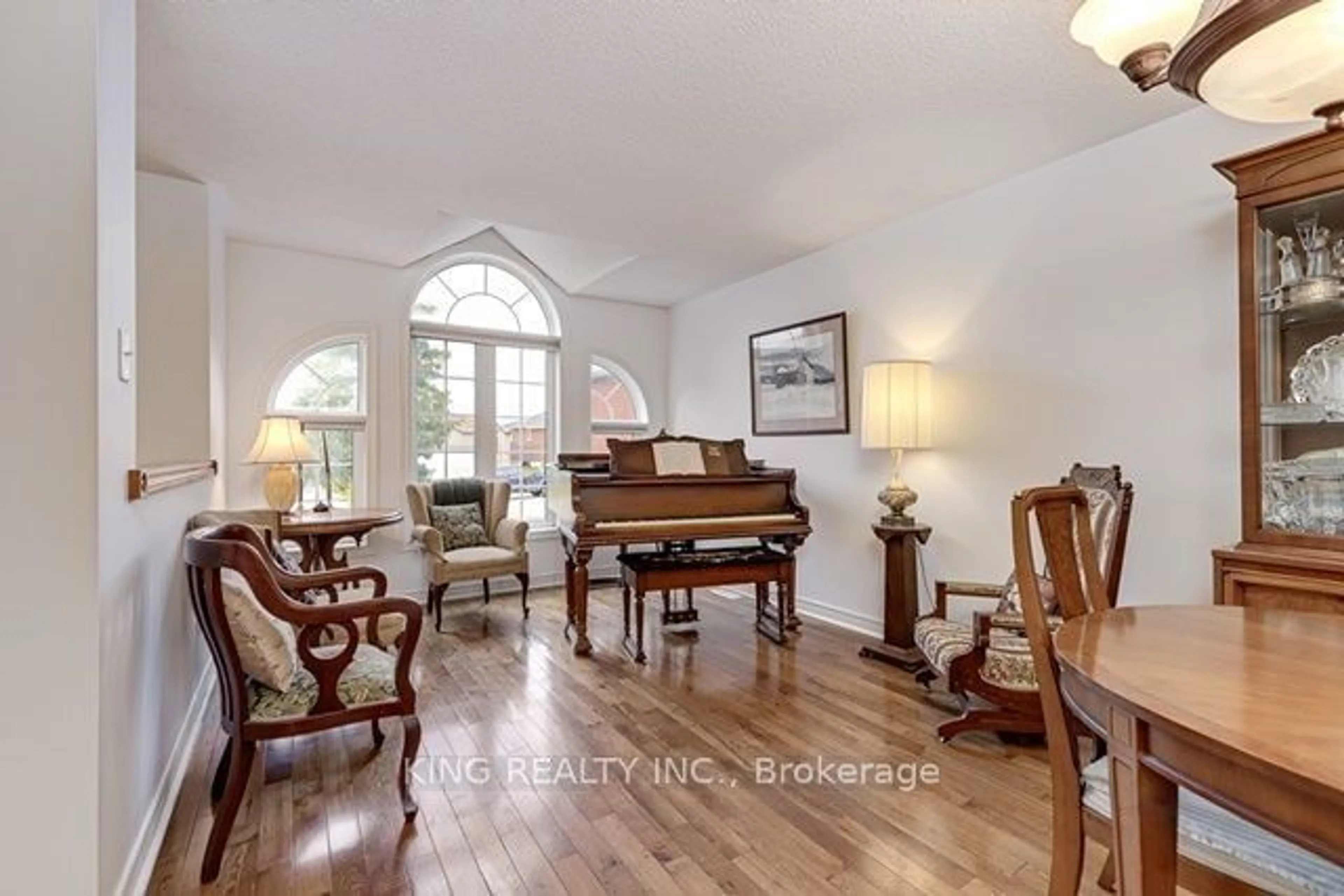 Living room with furniture, wood/laminate floor for 5 Danielle Cres, Barrie Ontario L4N 0Y6