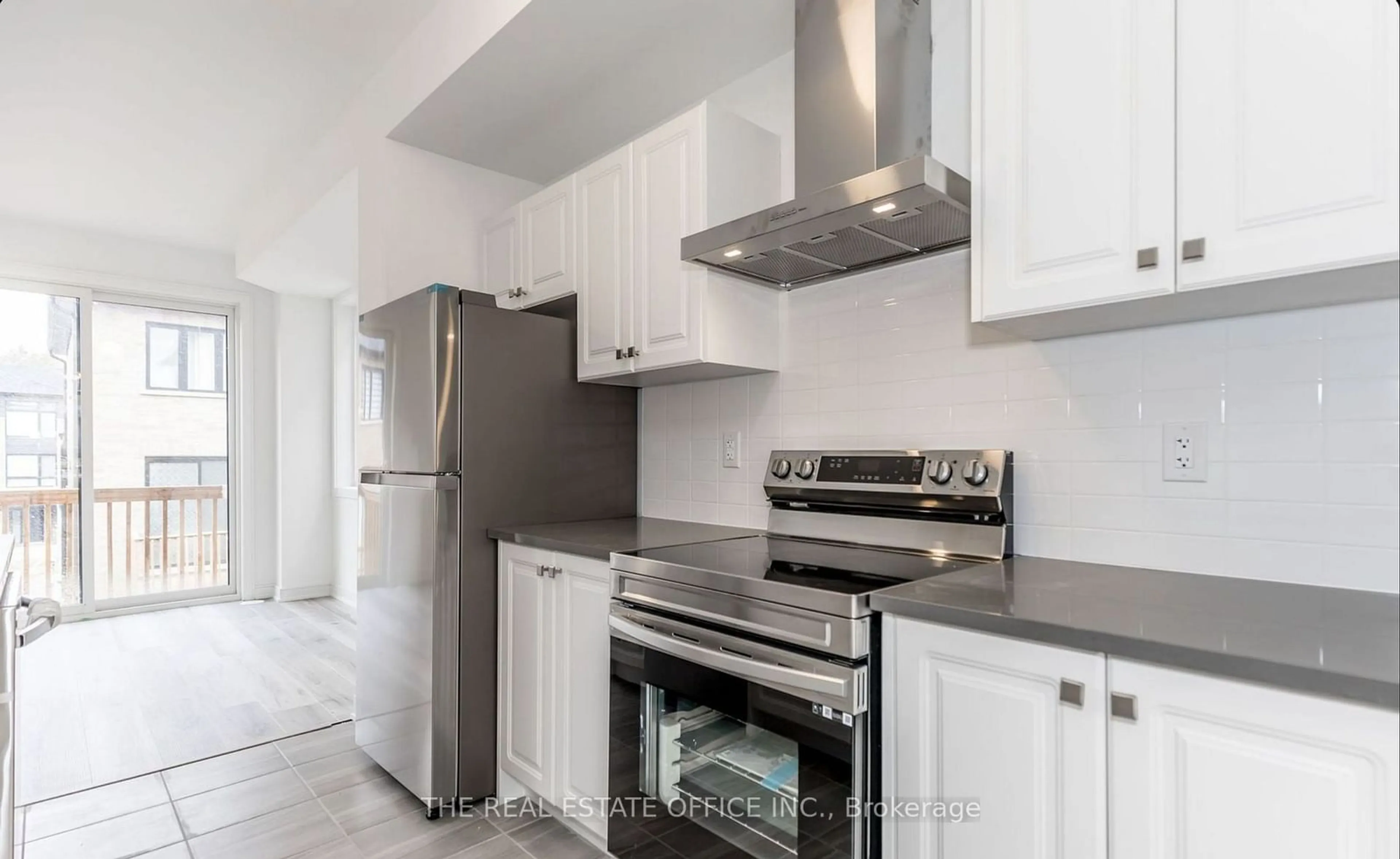 Standard kitchen, ceramic/tile floor for 61 Red Maple Lane, Barrie Ontario L7A 1J4