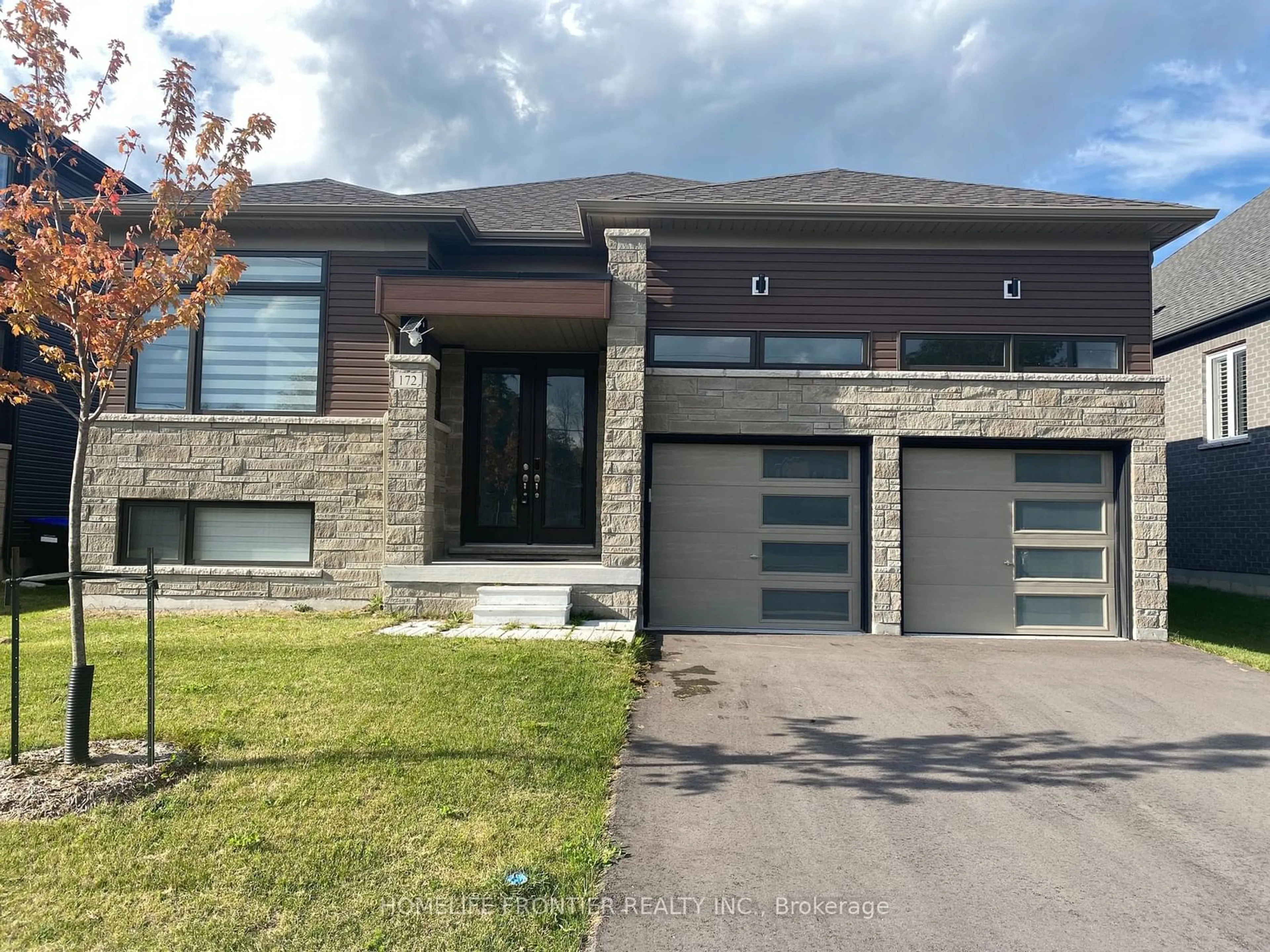 Home with brick exterior material, street for 172 Ramblewood Dr, Wasaga Beach Ontario L9Z 0L6