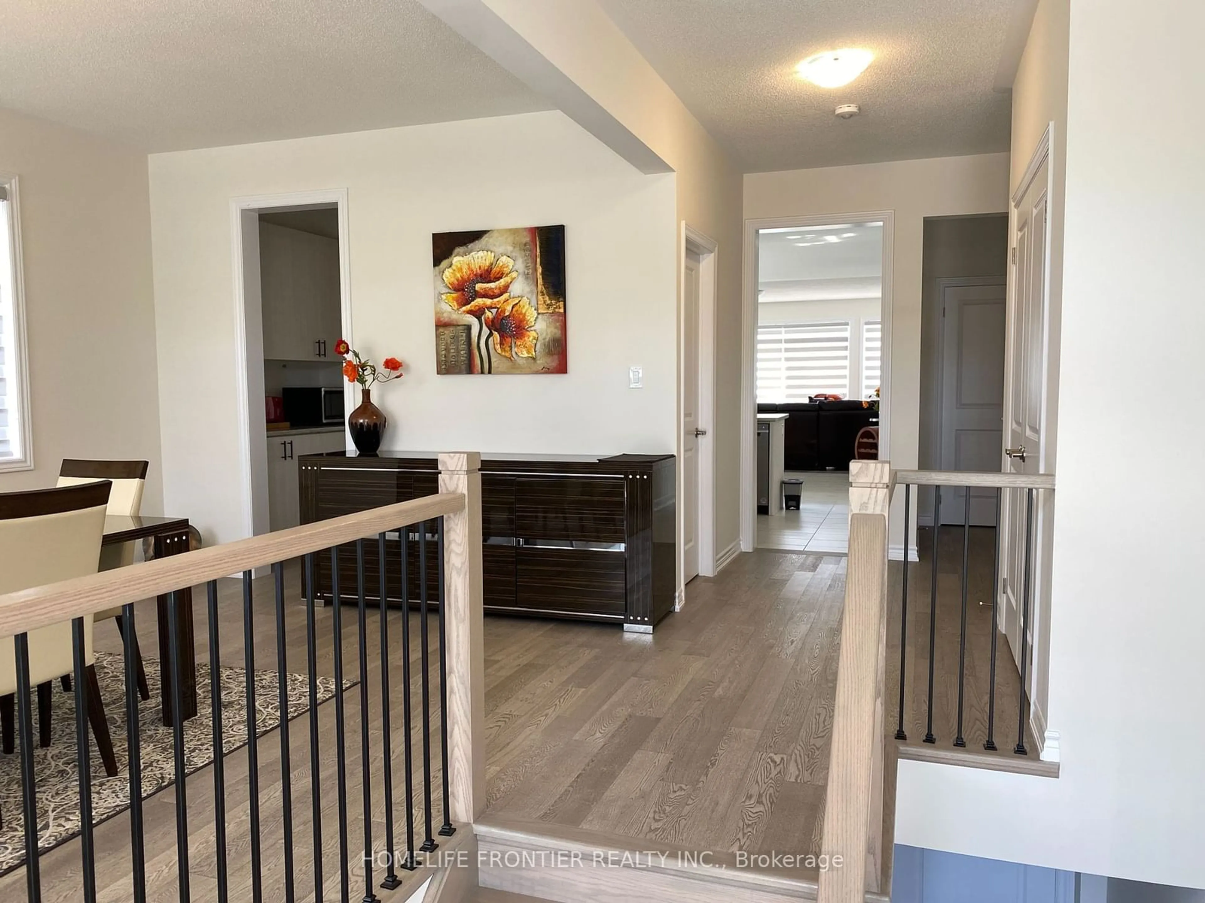 Indoor entryway for 172 Ramblewood Dr, Wasaga Beach Ontario L9Z 0L6