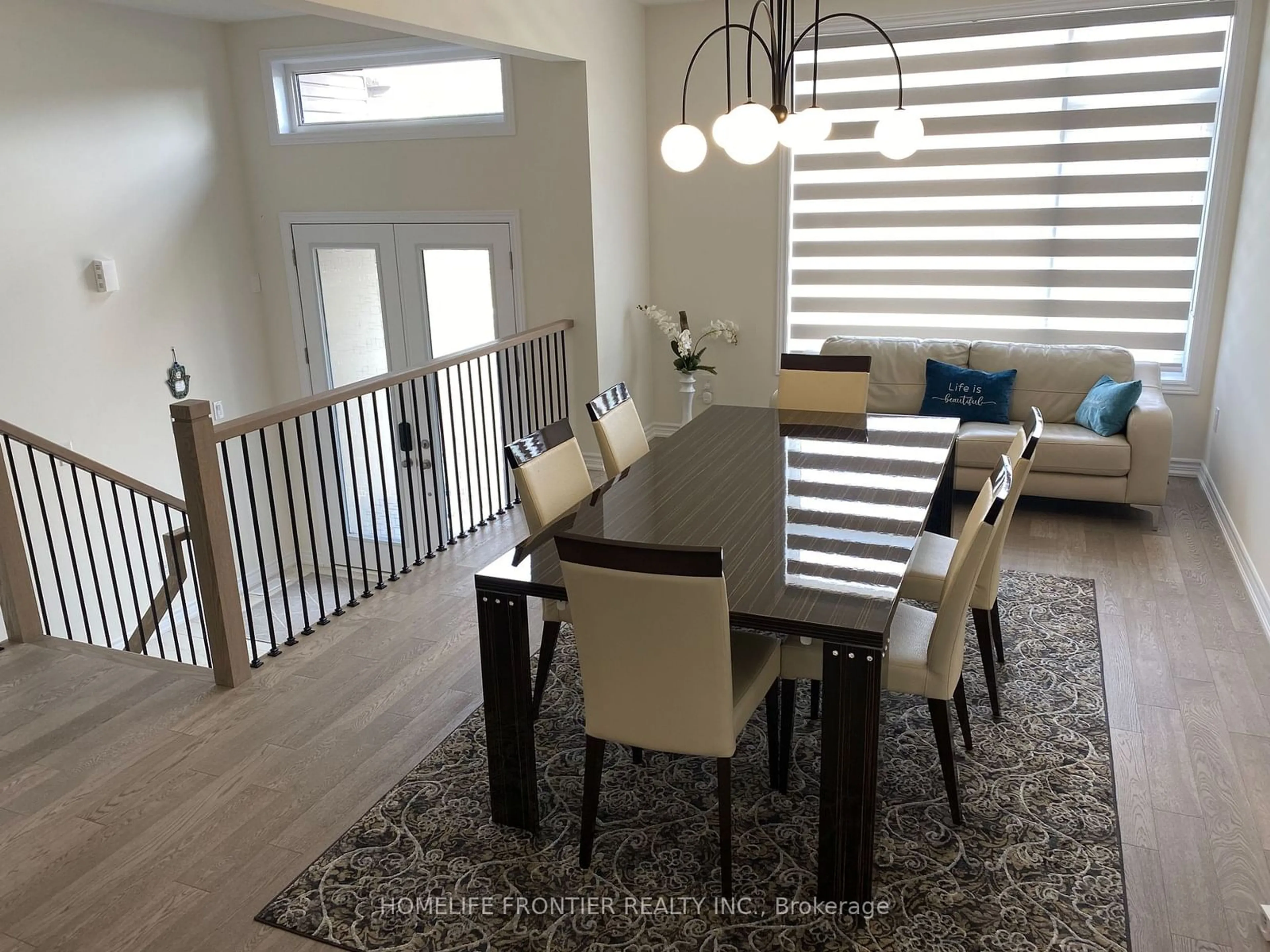 Dining room, wood/laminate floor for 172 Ramblewood Dr, Wasaga Beach Ontario L9Z 0L6