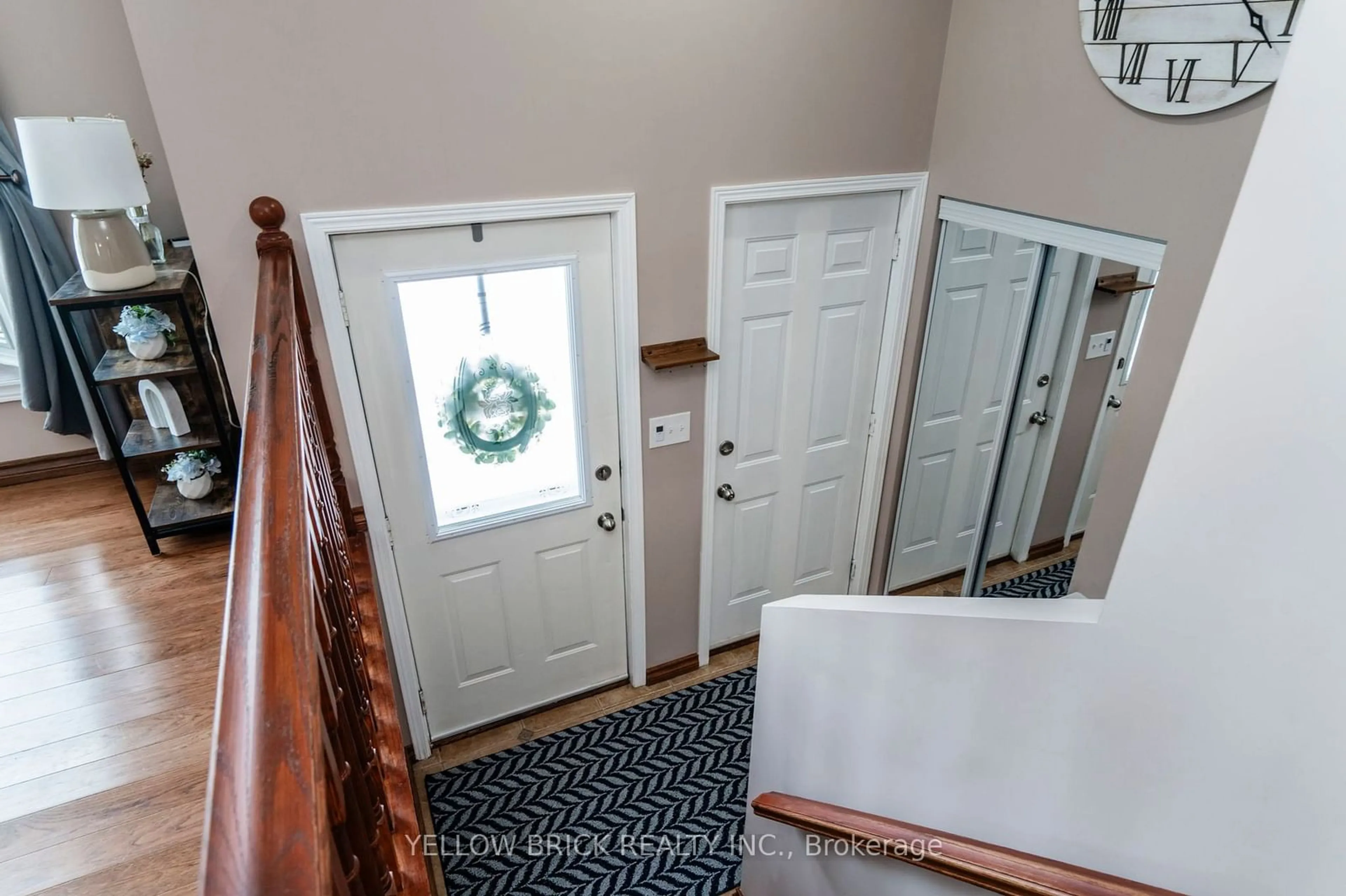 Indoor entryway for 1 Keith St, Orillia Ontario L3V 7V6